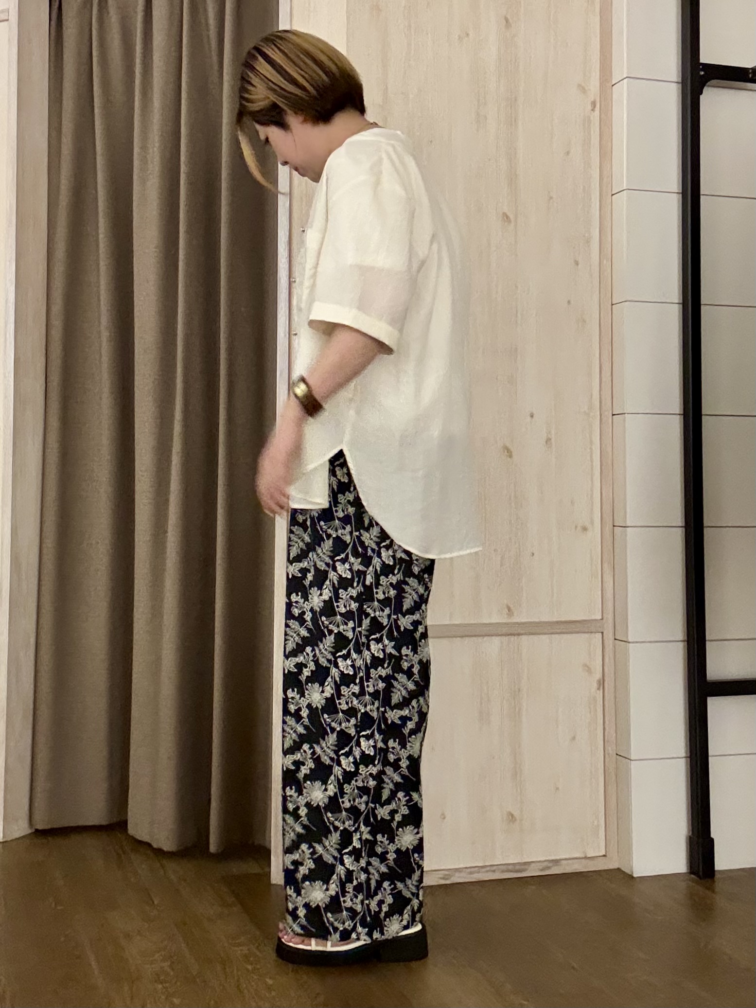 aiさんの「THE SHOP TK｜【M-XL/刻みネックですっきり見え】Wポケット金ボタン 5分袖シャツ」を使ったコーディネート