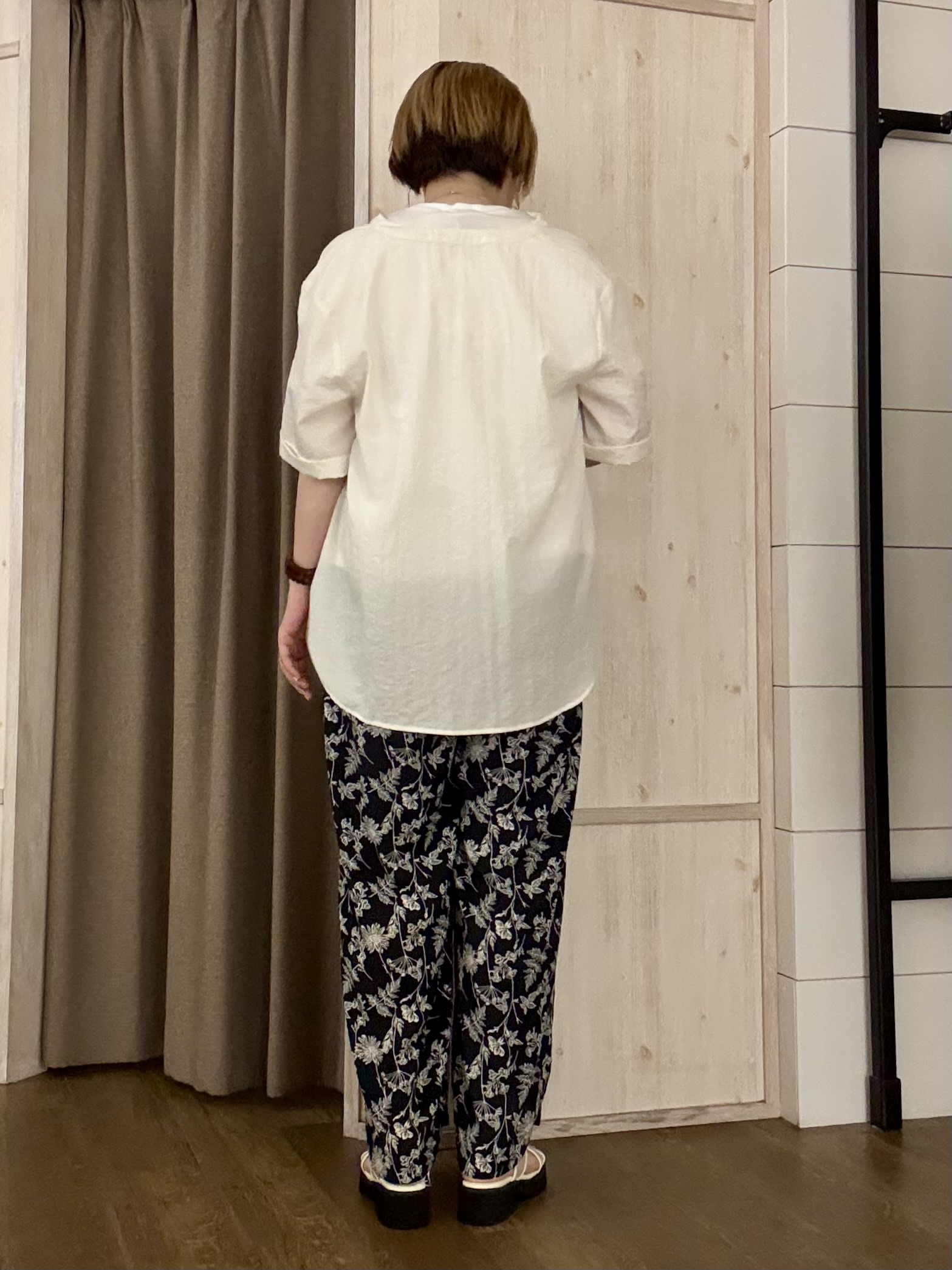 aiさんの「THE SHOP TK｜【M-XL/刻みネックですっきり見え】Wポケット金ボタン 5分袖シャツ」を使ったコーディネート
