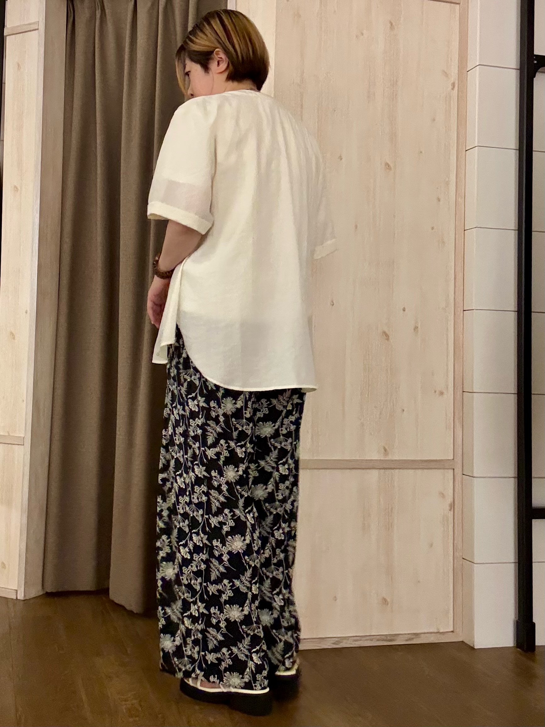 aiさんの「THE SHOP TK｜【M-XL/刻みネックですっきり見え】Wポケット金ボタン 5分袖シャツ」を使ったコーディネート