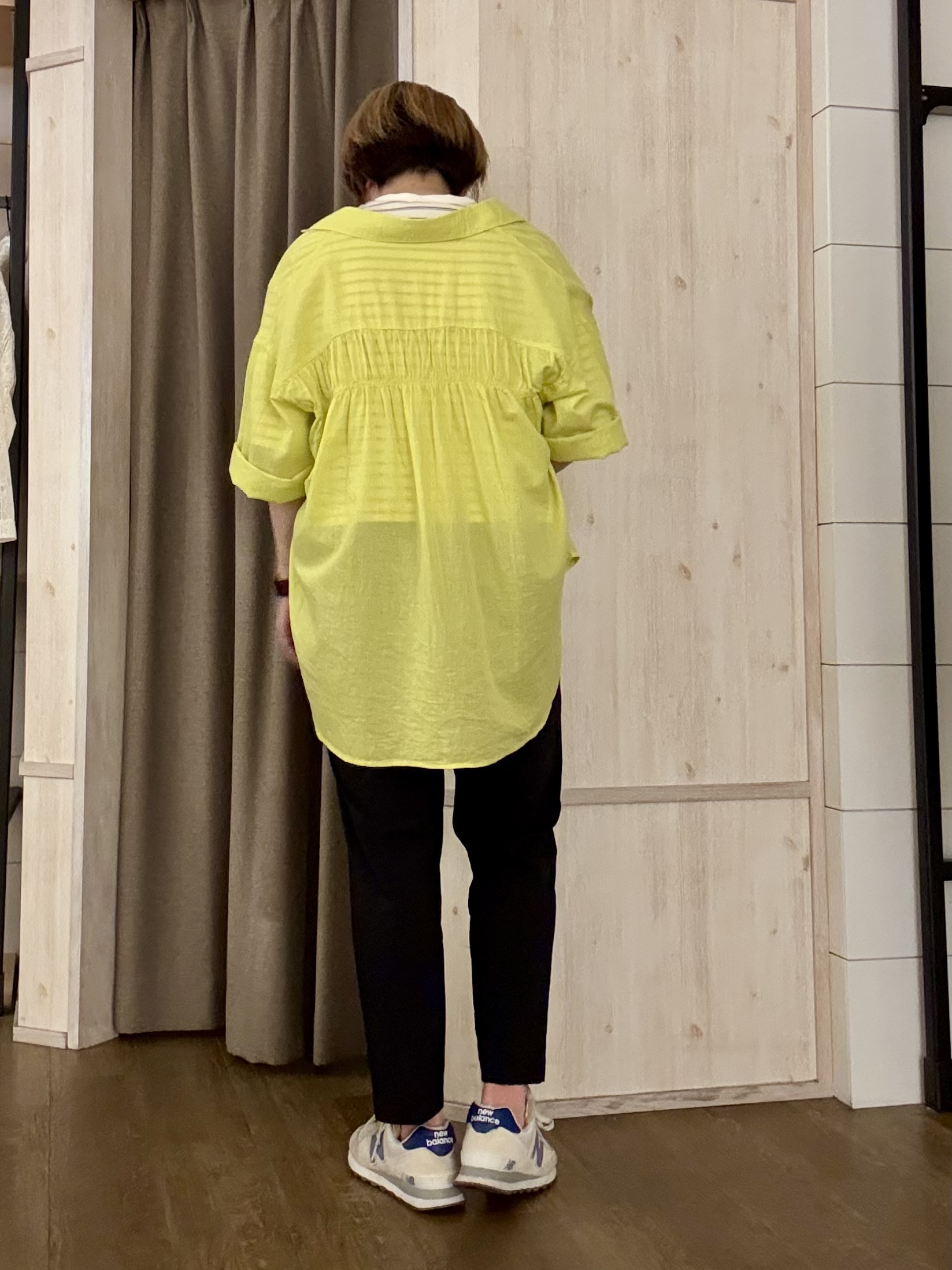 aiさんの「THE SHOP TK｜ポジティブカラーが映える　バイオウォッシュバックギャザーシャツ」を使ったコーディネート