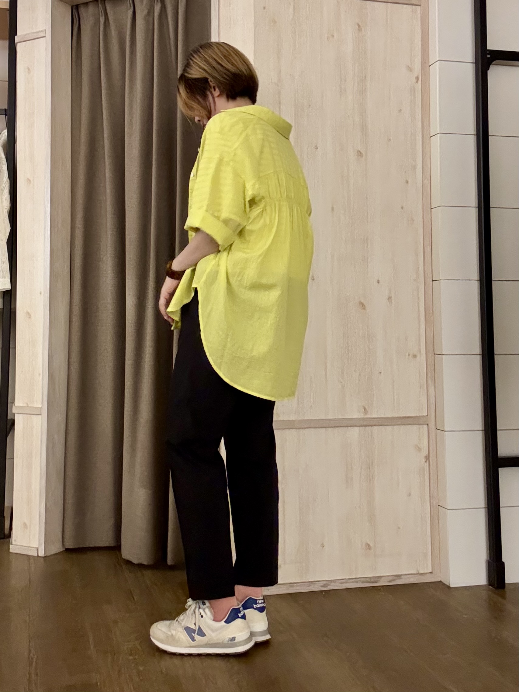 aiさんの「THE SHOP TK｜ポジティブカラーが映える　バイオウォッシュバックギャザーシャツ」を使ったコーディネート