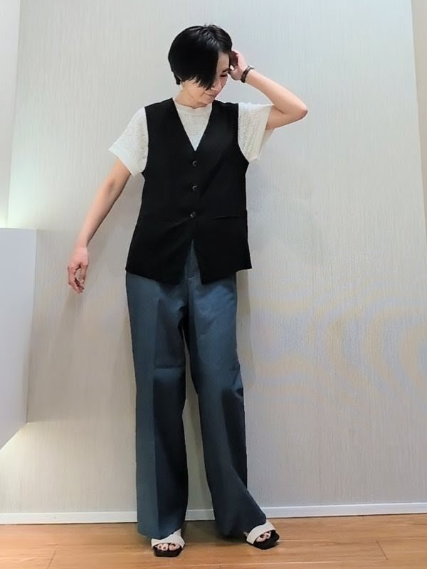 ミズタさんの「UNTITLED｜【セットアップ可/接触冷感/通気性】ドライシアーVネックジレ」を使ったコーディネート