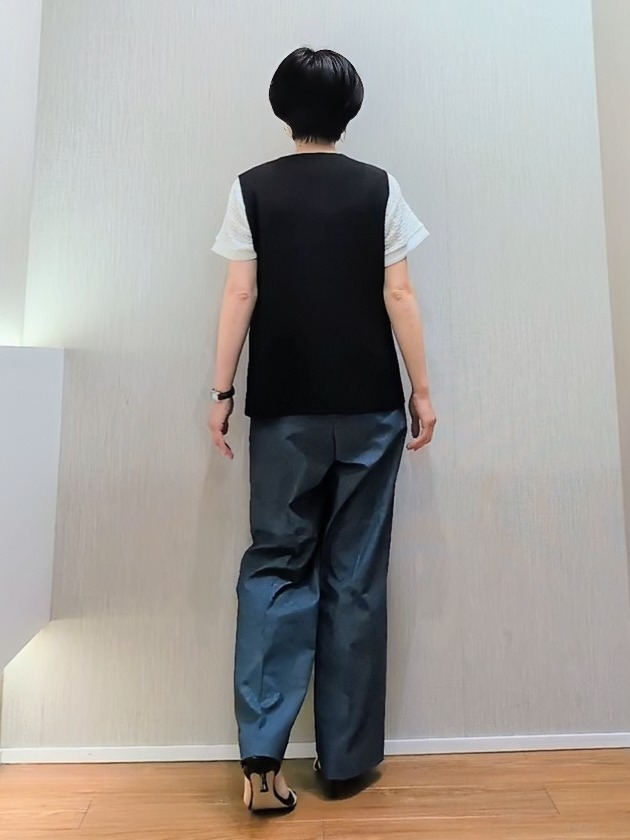 ミズタさんの「UNTITLED｜【セットアップ可/接触冷感/通気性】ドライシアーVネックジレ」を使ったコーディネート