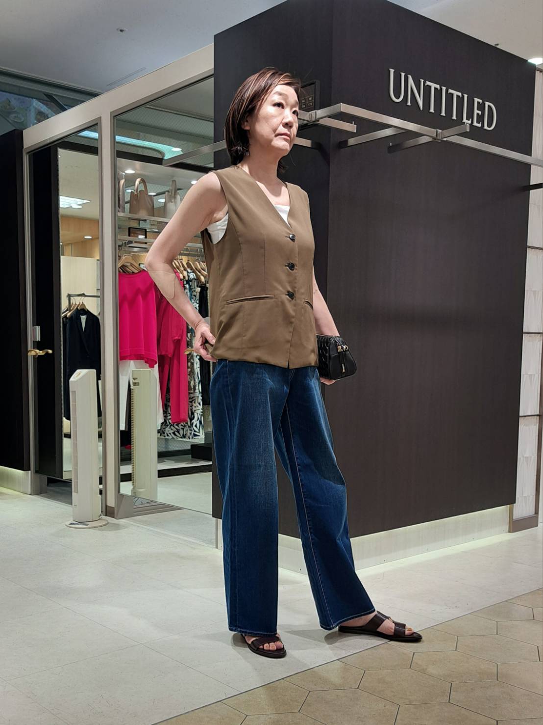 姉さんさんの「UNTITLED｜【セットアップ可/接触冷感/通気性】ドライシアーVネックジレ」を使ったコーディネート