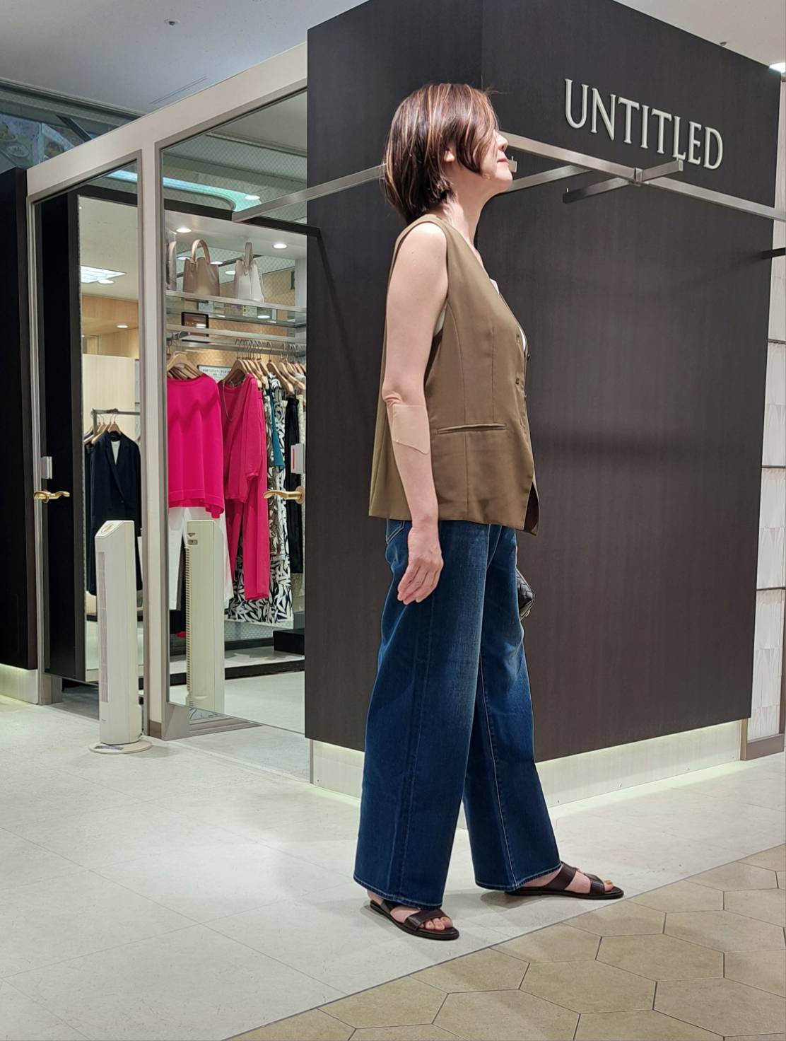 姉さんさんの「UNTITLED｜【セットアップ可/接触冷感/通気性】ドライシアーVネックジレ」を使ったコーディネート