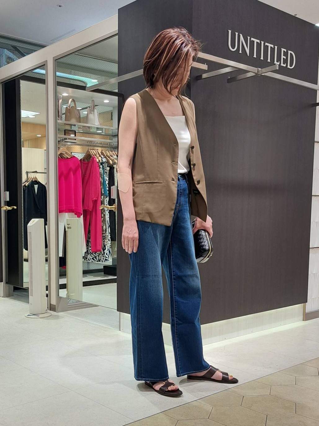 姉さんさんの「UNTITLED｜【セットアップ可/接触冷感/通気性】ドライシアーVネックジレ」を使ったコーディネート