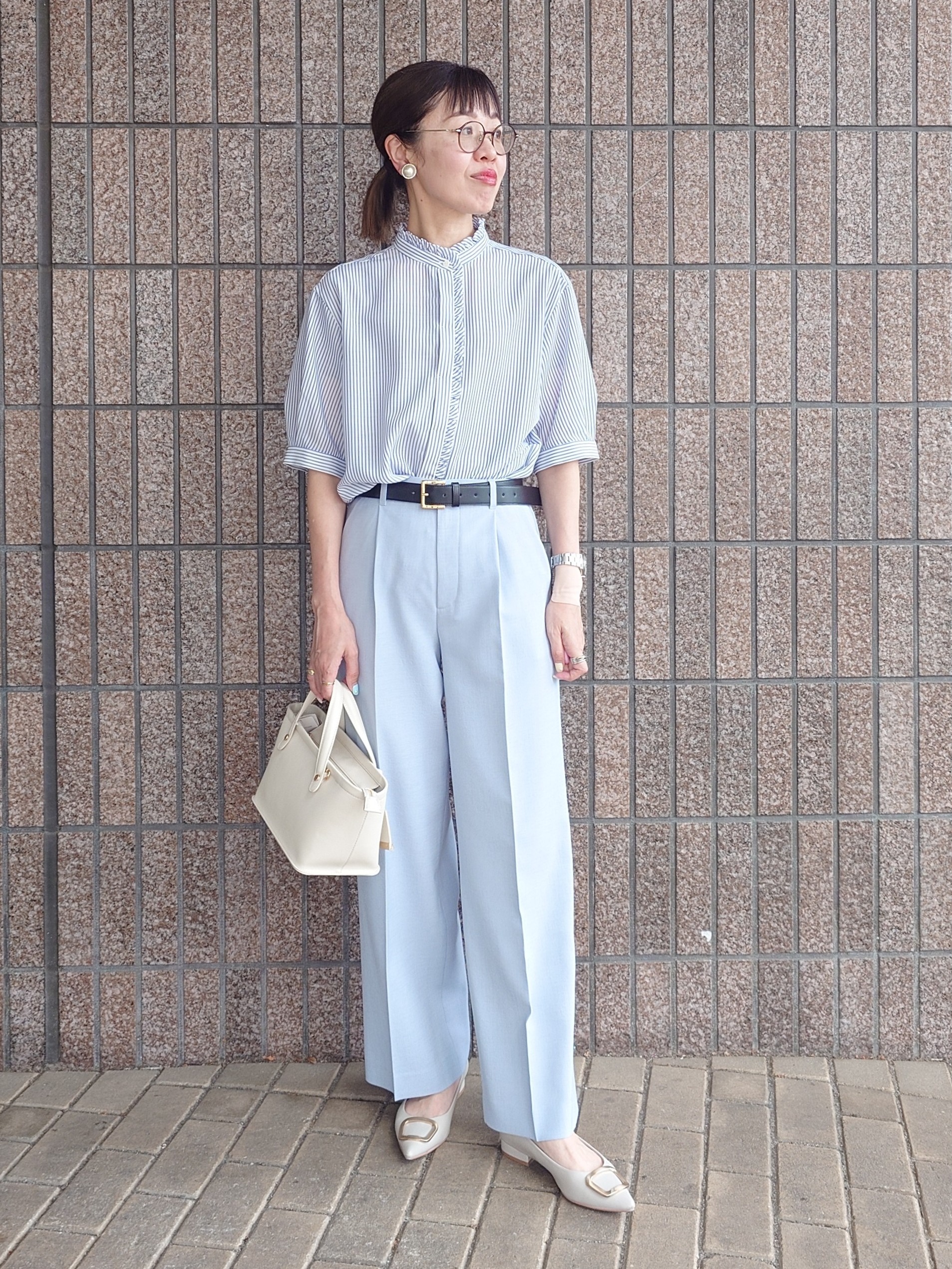 MUTSUKOさんの「UNTITLED｜【接触冷感/通気性/洗える】スタンドカラーフリルブラウス」を使ったコーディネート