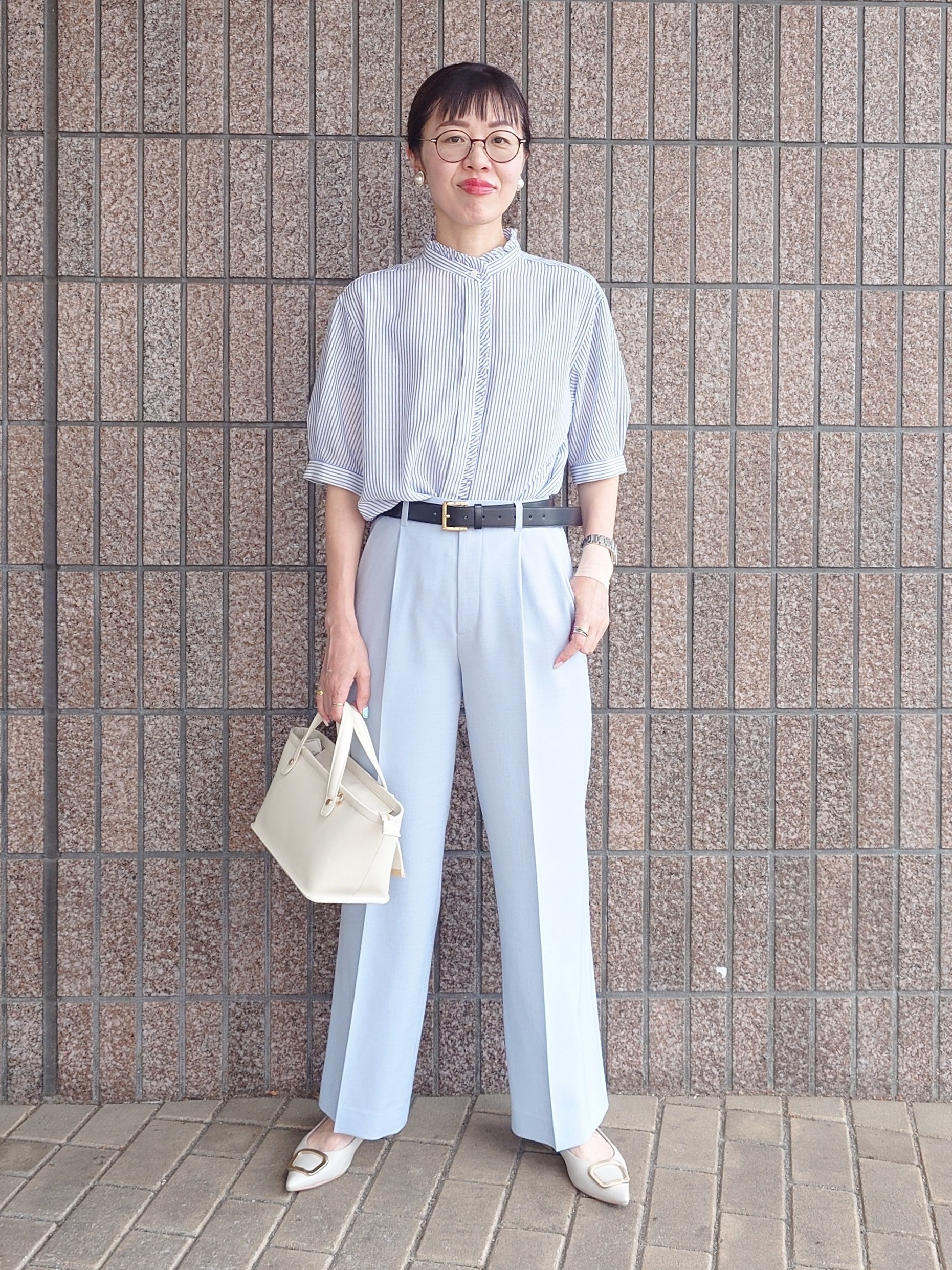 MUTSUKOさんの「UNTITLED｜【接触冷感/通気性/洗える】スタンドカラーフリルブラウス」を使ったコーディネート