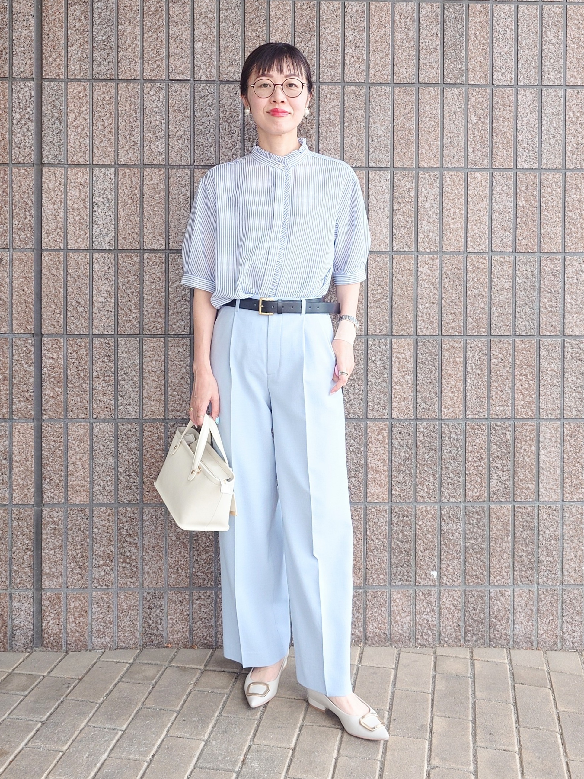 MUTSUKOさんの「UNTITLED｜【接触冷感/通気性/洗える】スタンドカラーフリルブラウス」を使ったコーディネート