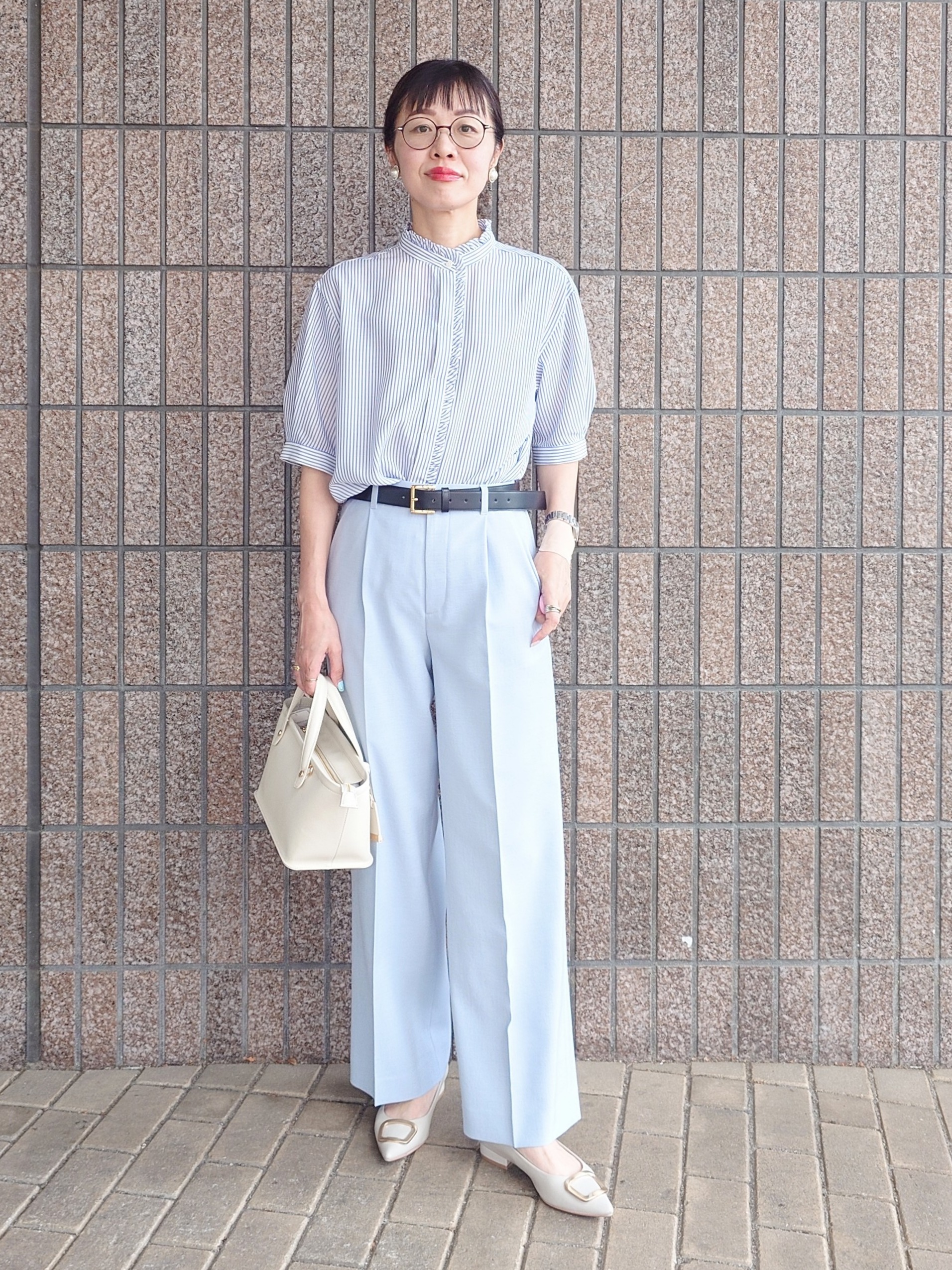 MUTSUKOさんの「UNTITLED｜【接触冷感/通気性/洗える】スタンドカラーフリルブラウス」を使ったコーディネート