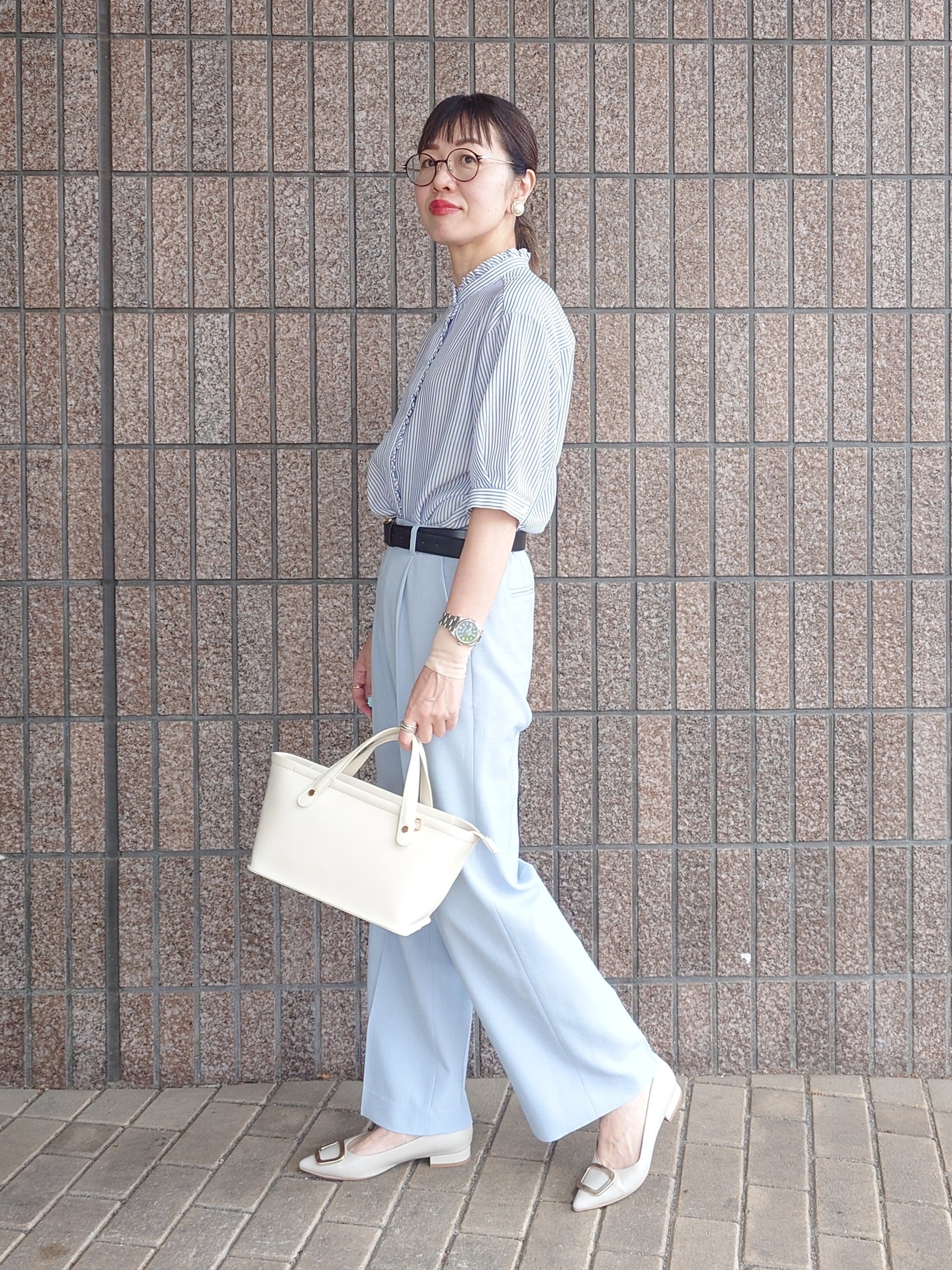 MUTSUKOさんの「UNTITLED｜【接触冷感/通気性/洗える】スタンドカラーフリルブラウス」を使ったコーディネート
