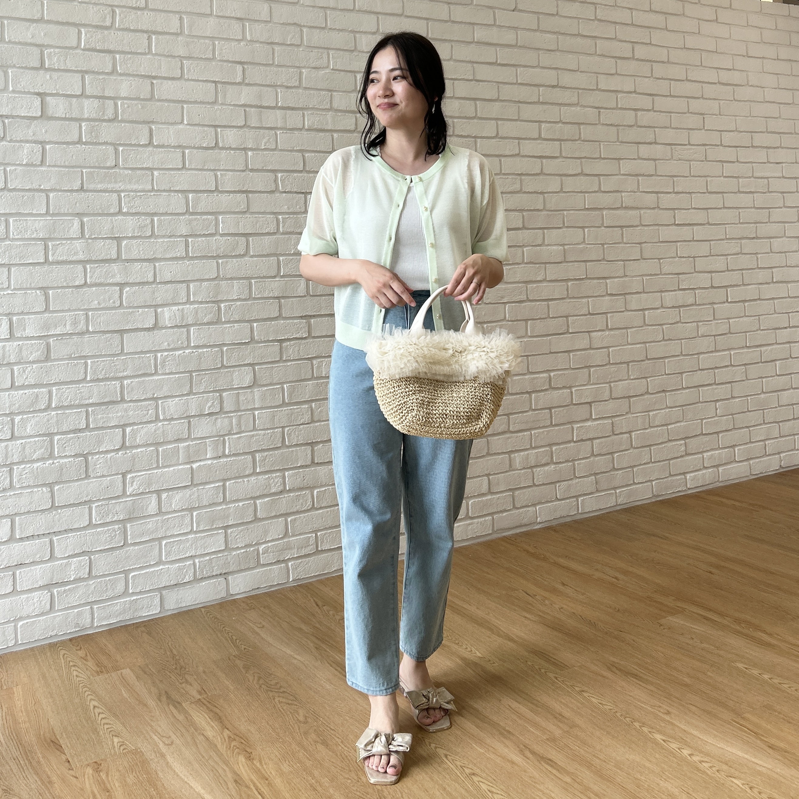 shinoさんの「Couture brooch｜【前後2WAY・洗える】愛され5分袖シアーカーディガン」を使ったコーディネート