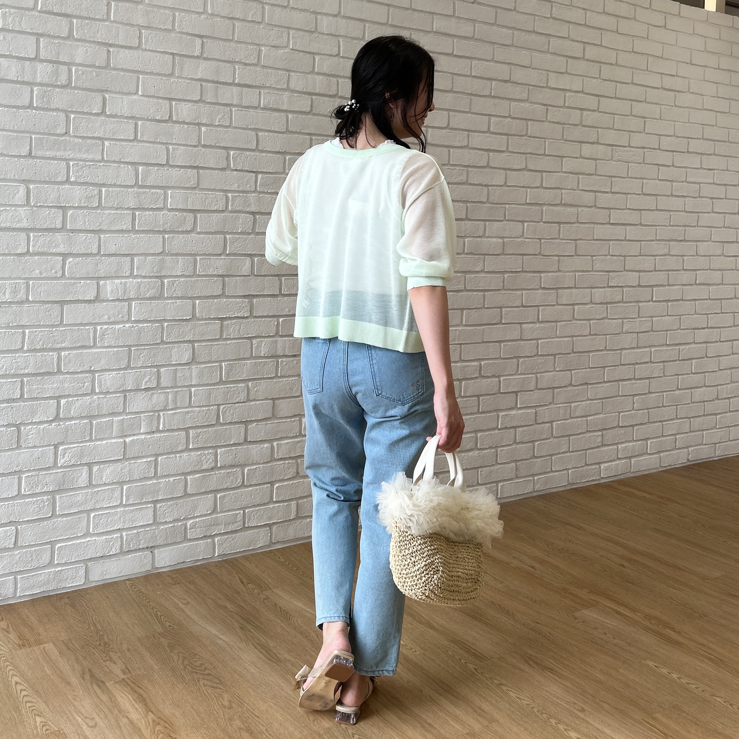shinoさんの「Couture brooch｜【前後2WAY・洗える】愛され5分袖シアーカーディガン」を使ったコーディネート