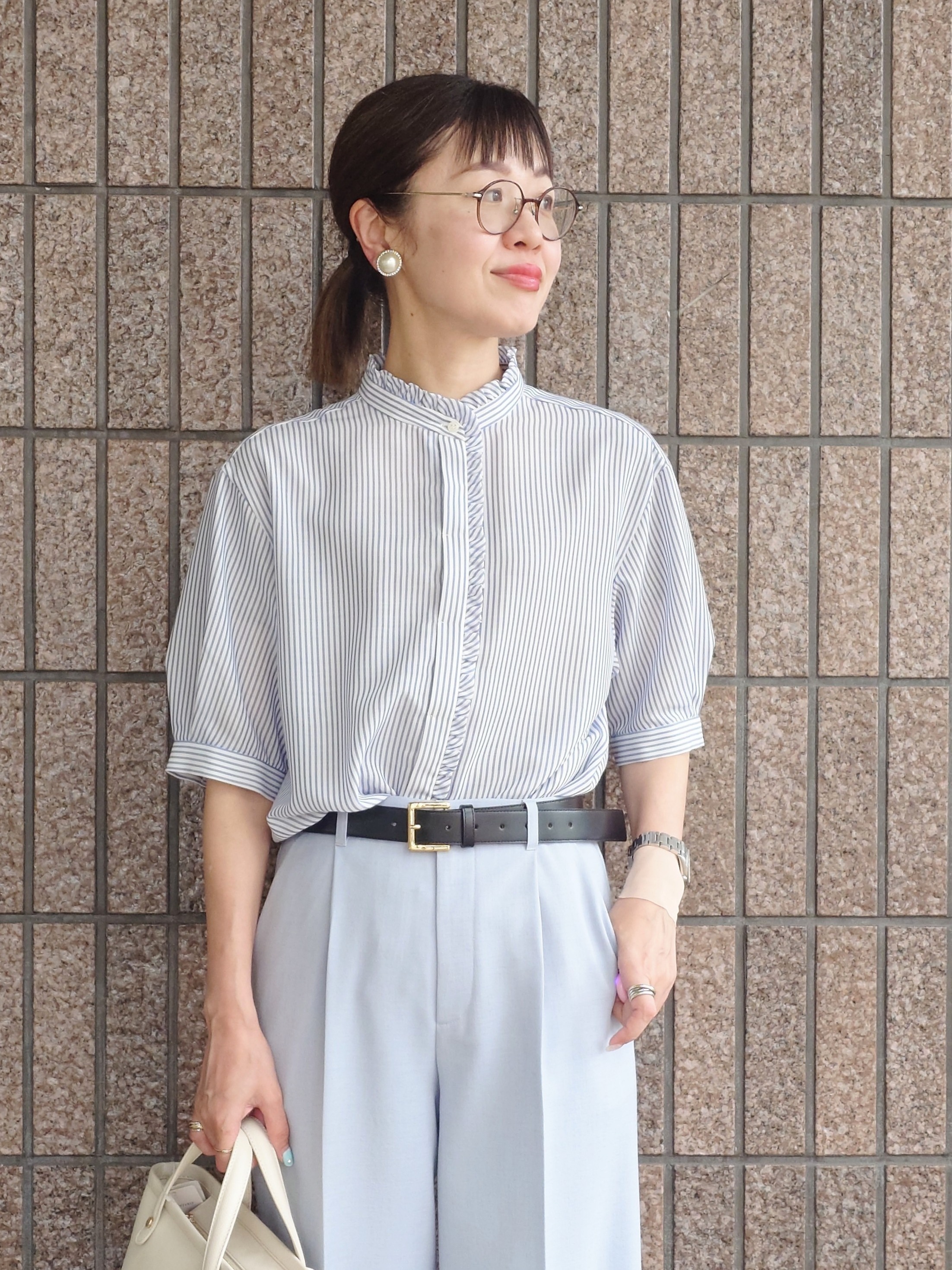 MUTSUKOさんの「UNTITLED｜【接触冷感/通気性/洗える】スタンドカラーフリルブラウス」を使ったコーディネート