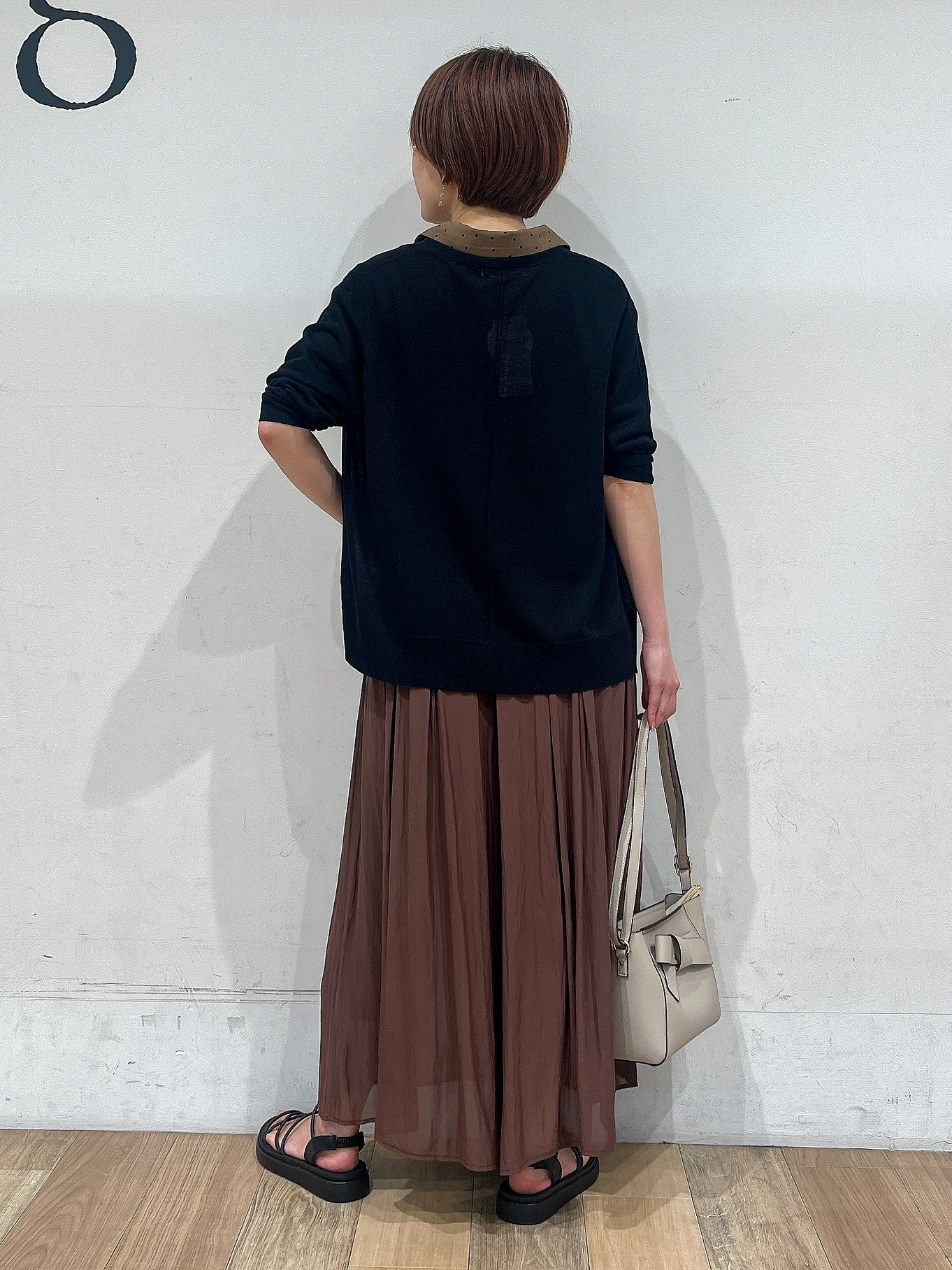 山さんさんの「grove｜【洗濯機◎】さらっと着映える、バックデザインブラウス」を使ったコーディネート