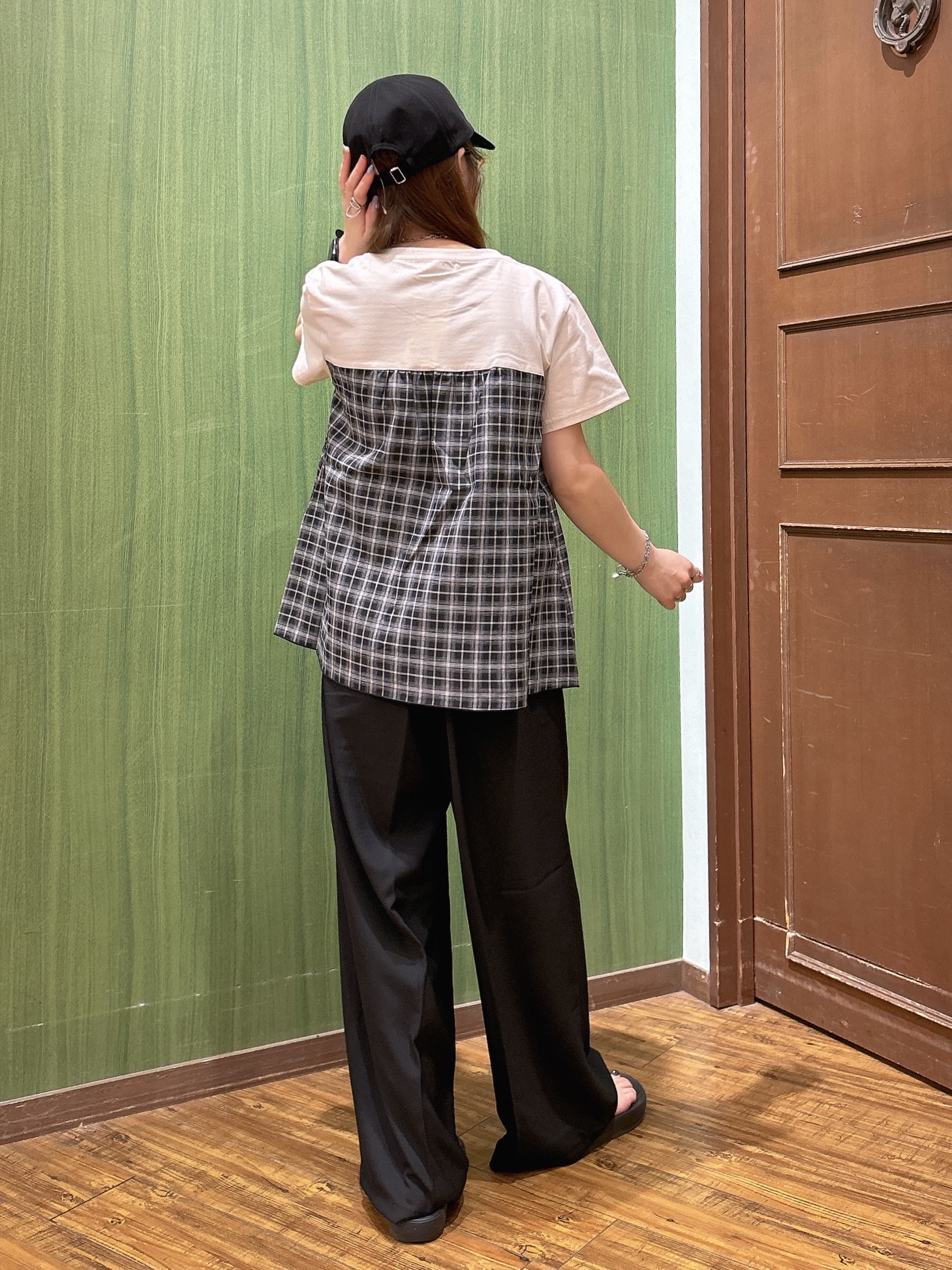 かおりさんの「SHOO･LA･RUE｜【S-LL/洗濯機可】着るだけサマ見え 柄アソートビスチェ風ドッキングTシャツ」を使ったコーディネート