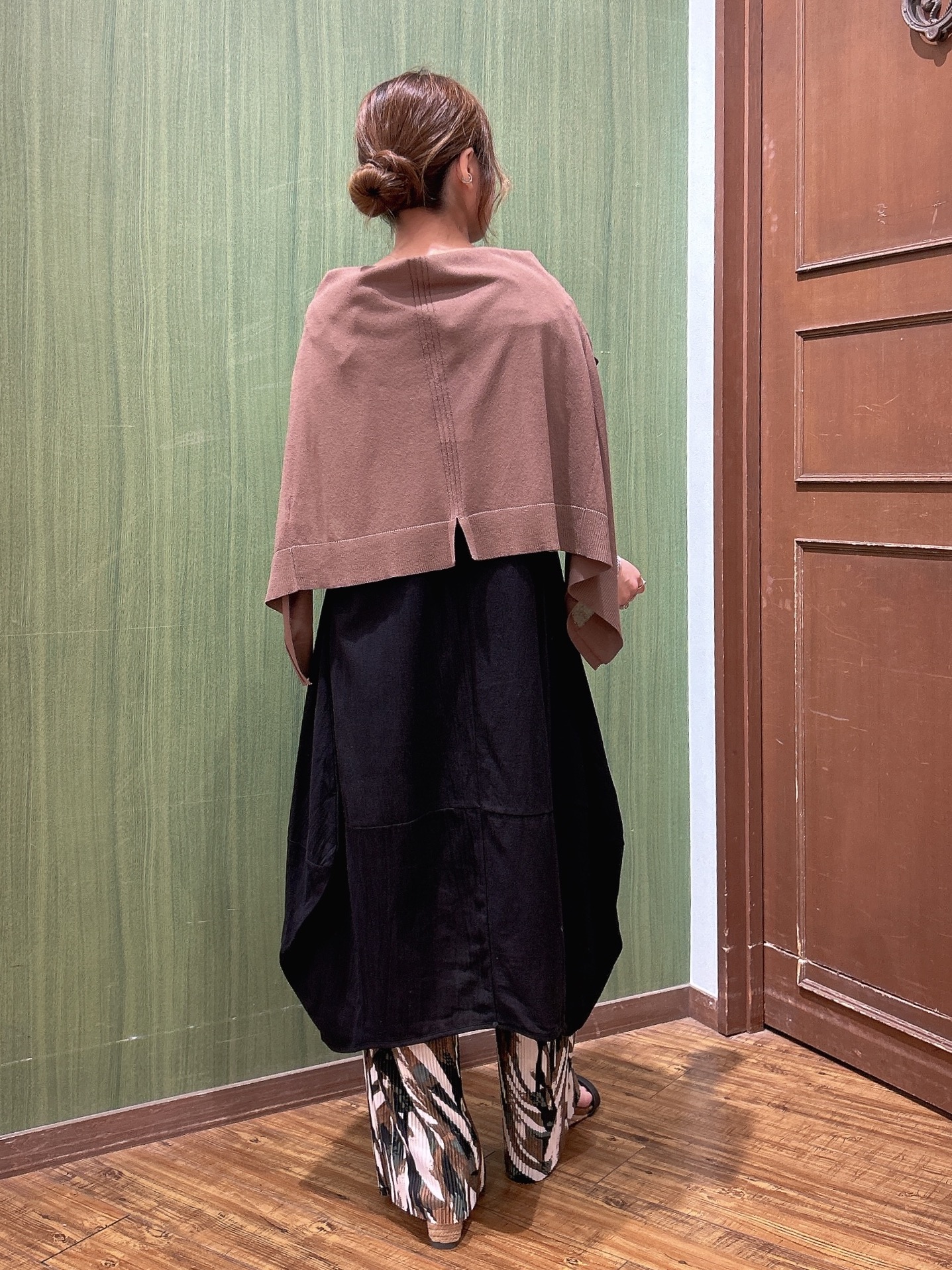 かおりさんの「SHOO･LA･RUE｜【ひんやり/洗濯機可/S-LL】オンにもオフにも マルチに使えるボタンレスカーディガン」を使ったコーディネート