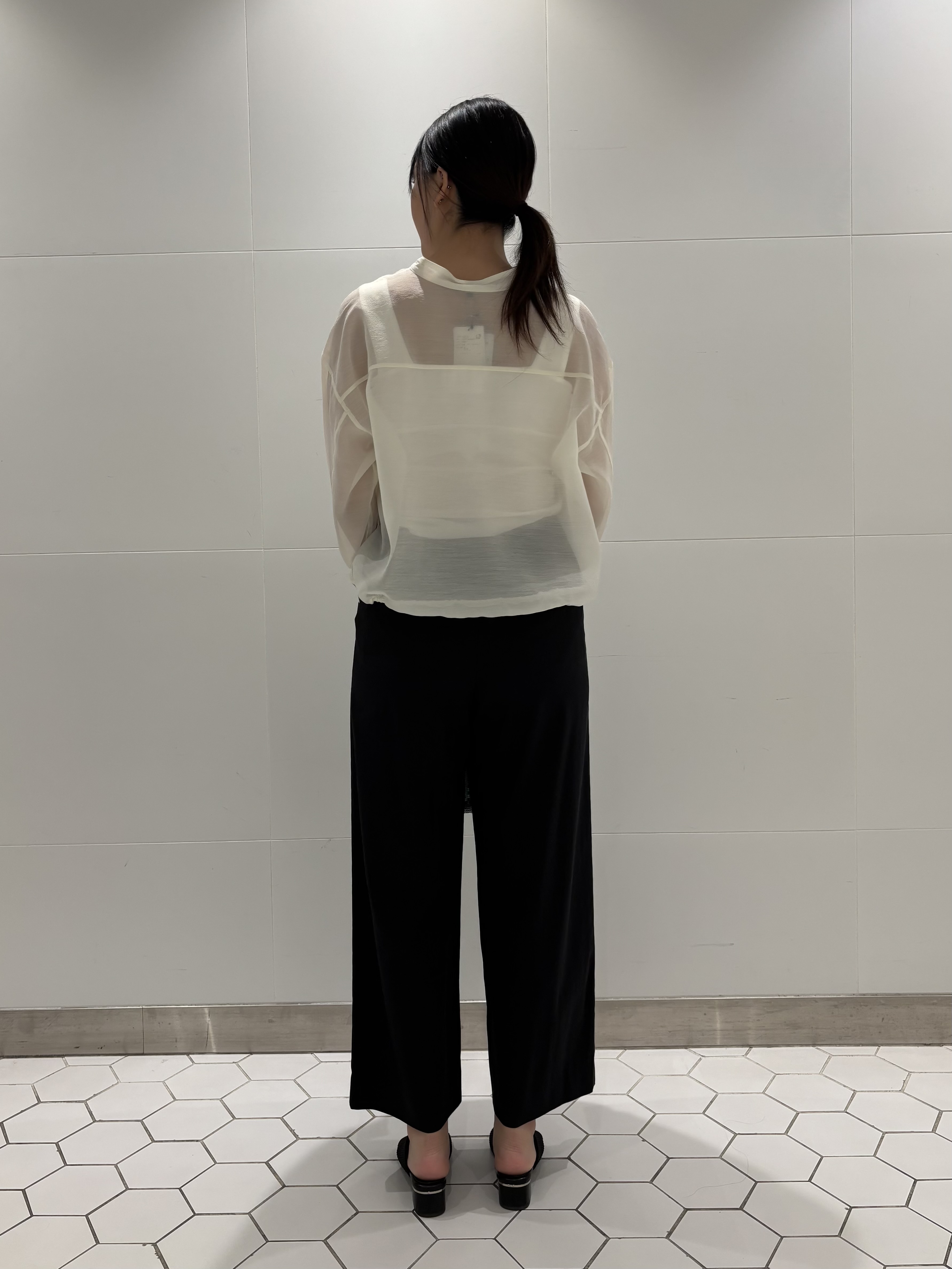 koharuさんの「INDIVI｜【トレンド／2WAY】裾ドロスト付きシアーブラウスブルゾン」を使ったコーディネート