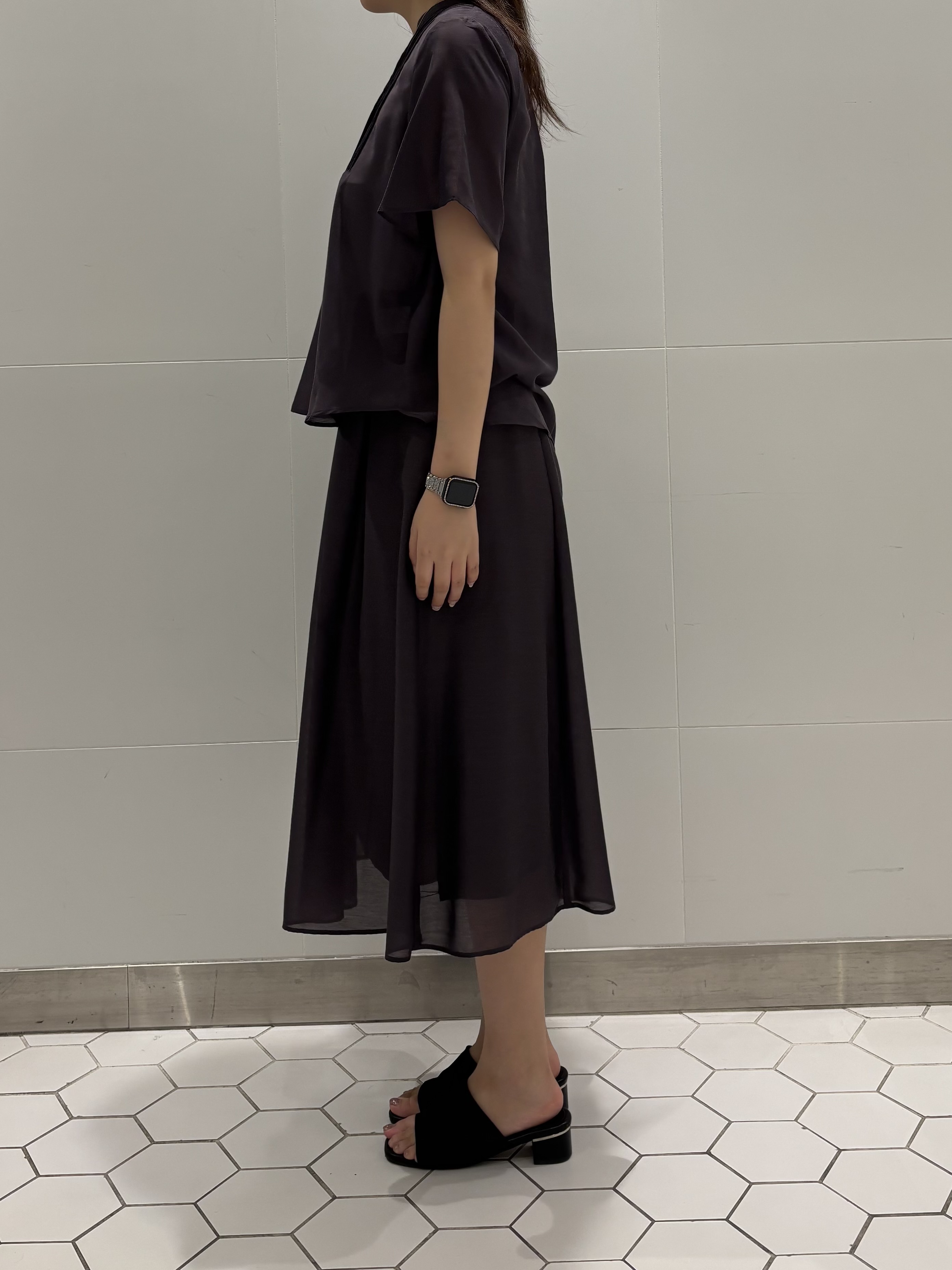 koharuさんの「INDIVI｜【接触冷感/洗える】シアーシャンブレーピンタックブラウス」を使ったコーディネート