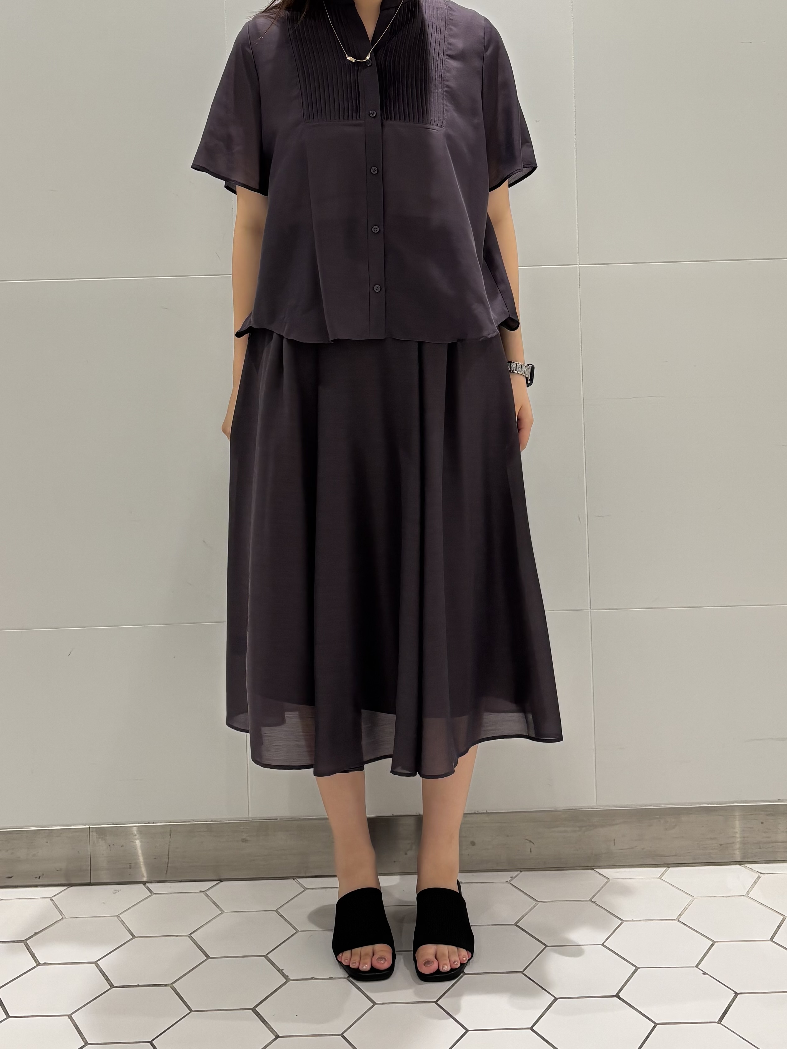 koharuさんの「INDIVI｜【接触冷感/洗える】シアーシャンブレーピンタックブラウス」を使ったコーディネート
