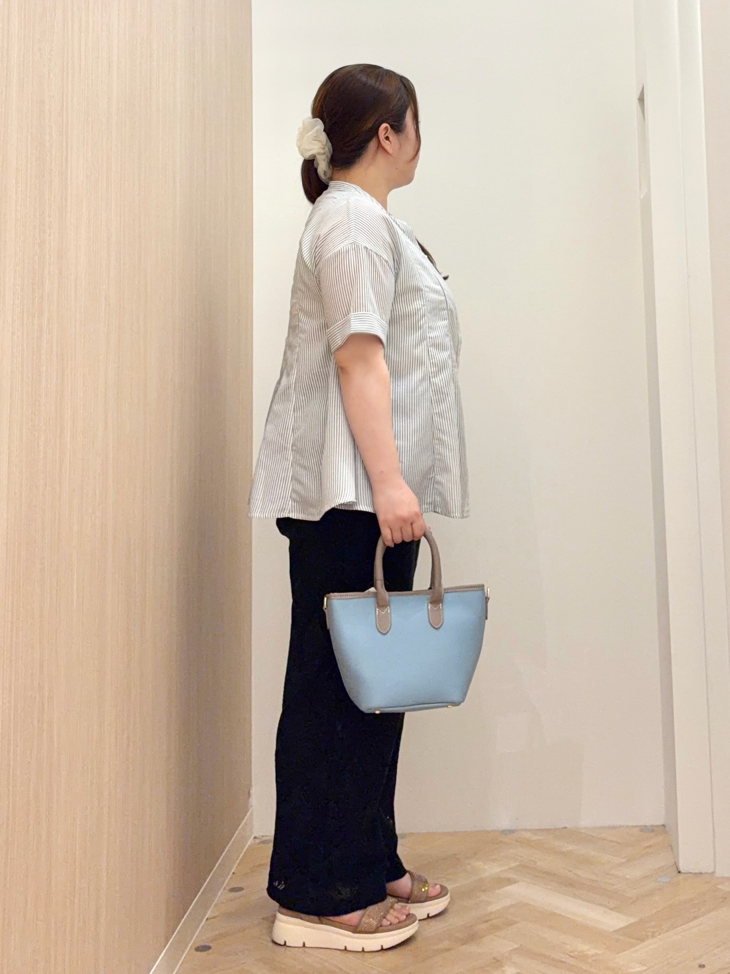akariさんの「grove｜【洗濯機OK・ひんやり】さらっと軽やか、夏のフレアシャツ」を使ったコーディネート