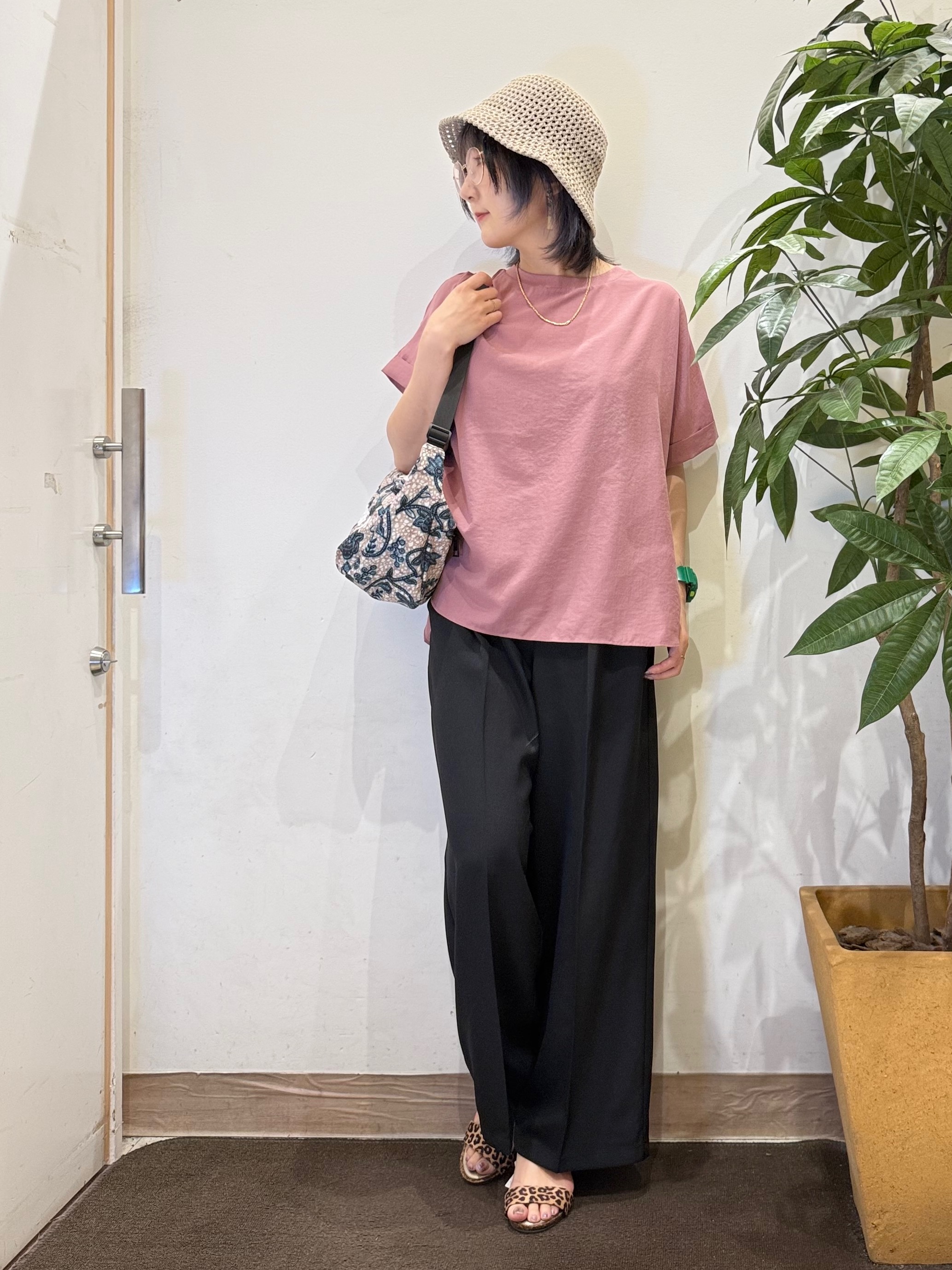 misakiさんの「SHOO･LA･RUE｜【ひんやり/着丈選べる/体型カバー】洗濯後しわになりにくい さらさらドルマンブラウス」を使ったコーディネート