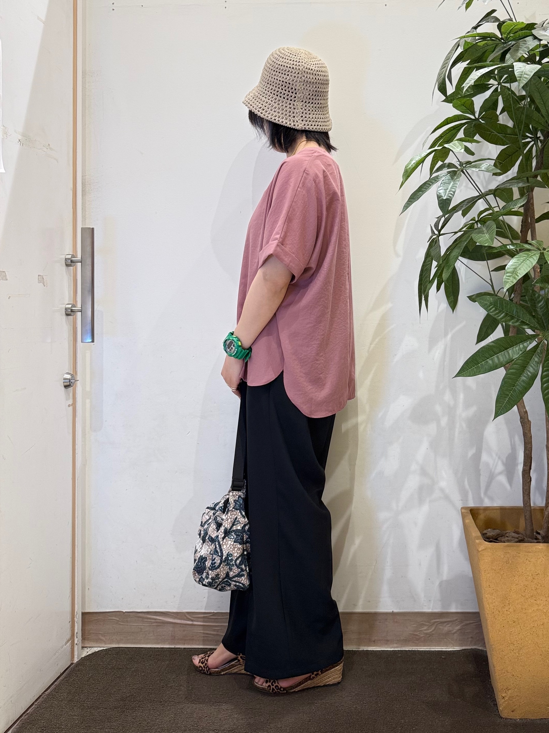 misakiさんの「SHOO･LA･RUE｜【ひんやり/着丈選べる/体型カバー】洗濯後しわになりにくい さらさらドルマンブラウス」を使ったコーディネート