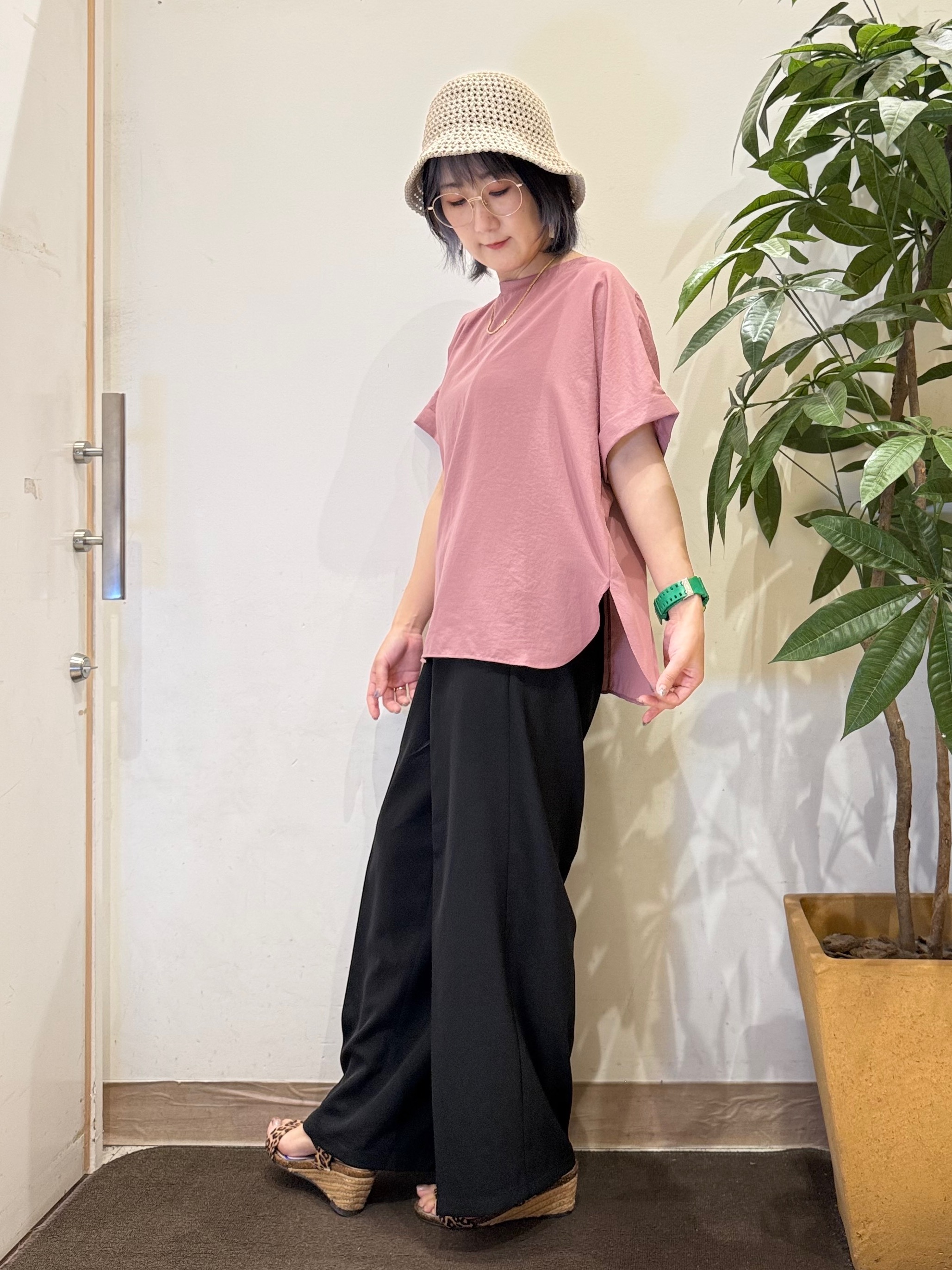 misakiさんの「SHOO･LA･RUE｜【ひんやり/着丈選べる/体型カバー】洗濯後しわになりにくい さらさらドルマンブラウス」を使ったコーディネート