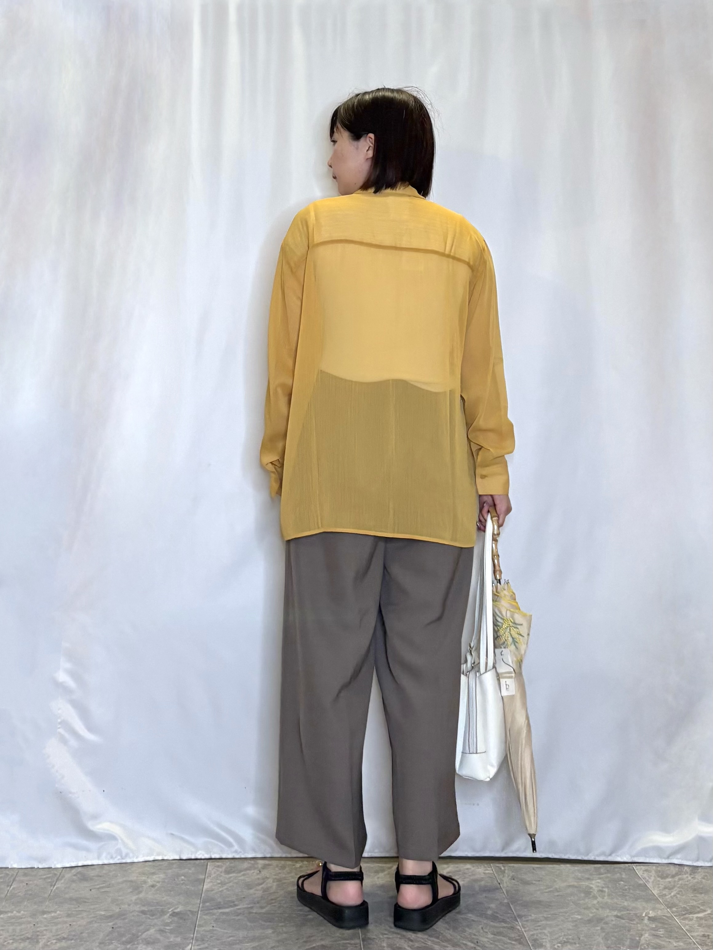 ネリさんの「SHOO･LA･RUE｜【洗濯機可】ダブルポケット 楊柳しぼしぼシアーシャツ」を使ったコーディネート