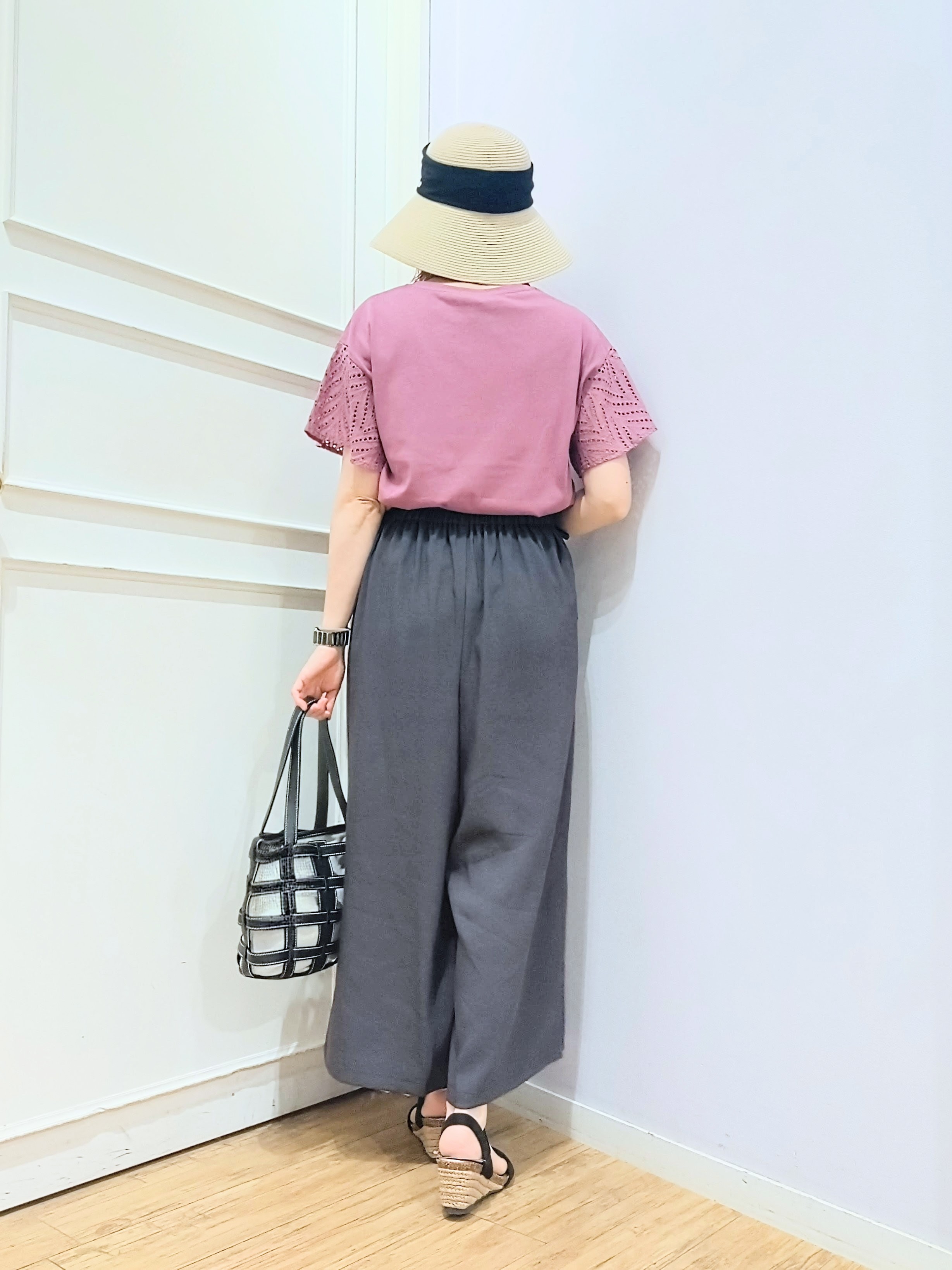 miomioさんの「SHOO･LA･RUE｜【汗じみ防止/ひんやり/S-LL】レースが華やか お袖フレアTシャツ」を使ったコーディネート