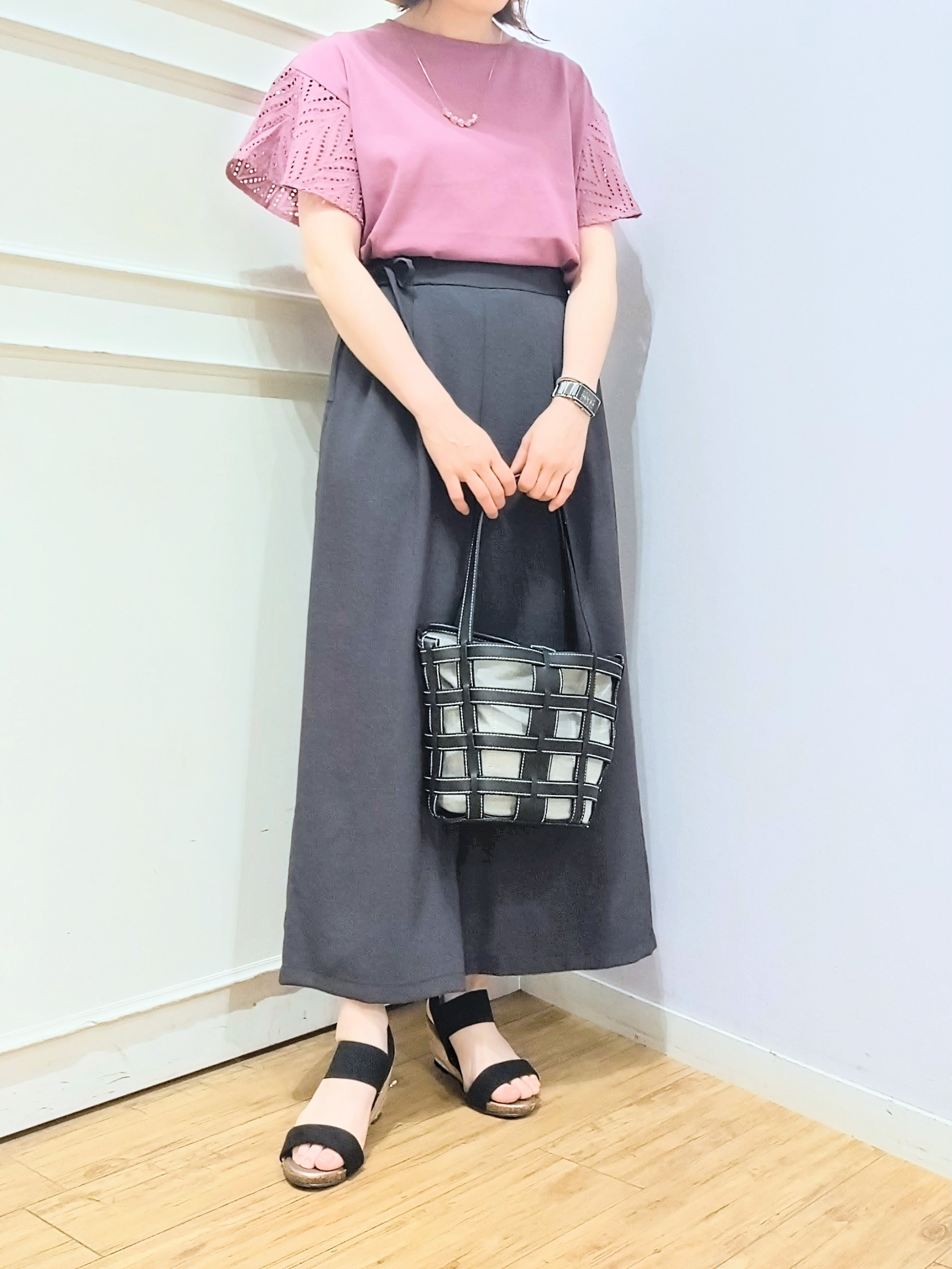 miomioさんの「SHOO･LA･RUE｜【汗じみ防止/ひんやり/S-LL】レースが華やか お袖フレアTシャツ」を使ったコーディネート