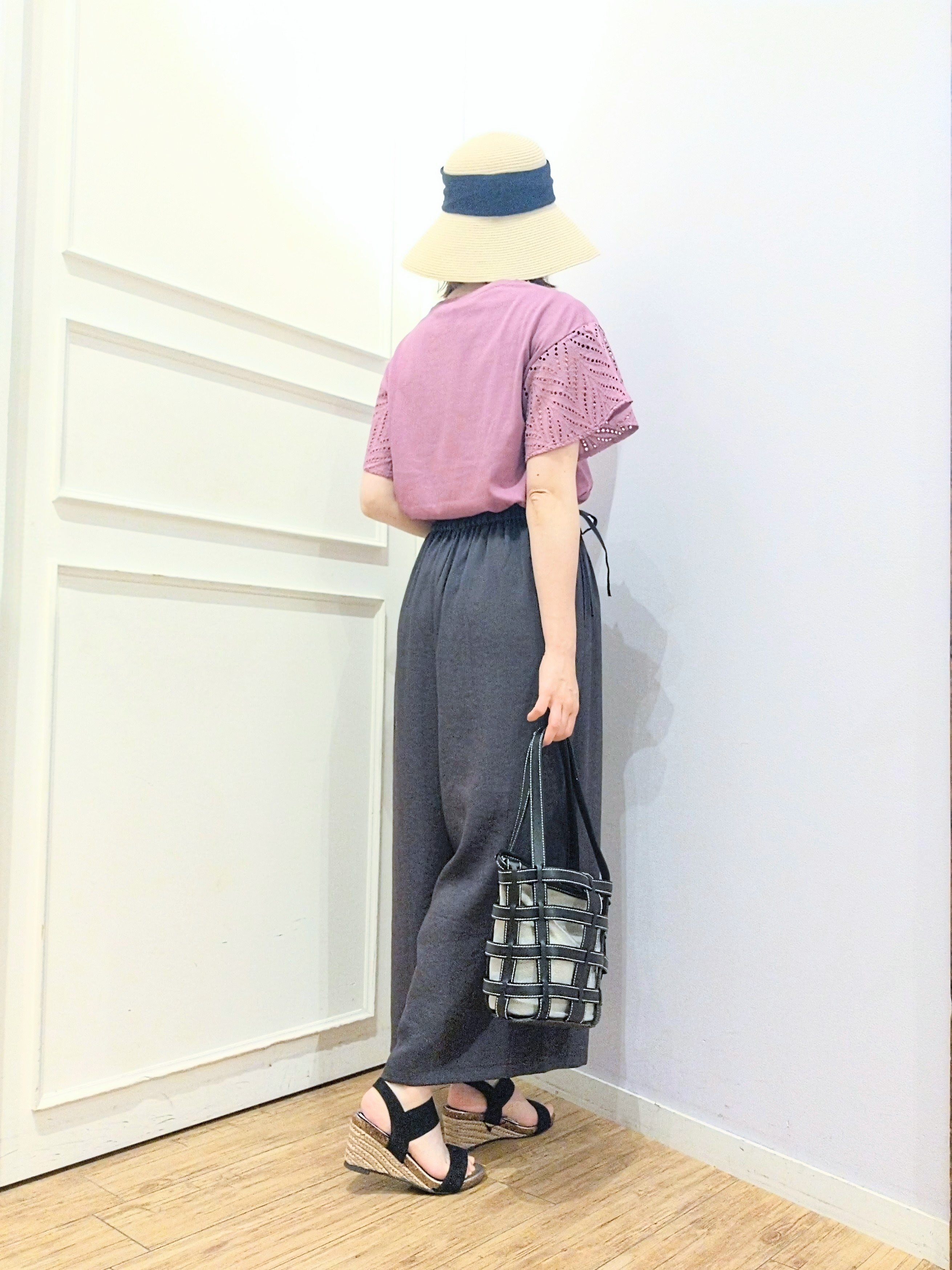 miomioさんの「SHOO･LA･RUE｜【汗じみ防止/ひんやり/S-LL】レースが華やか お袖フレアTシャツ」を使ったコーディネート