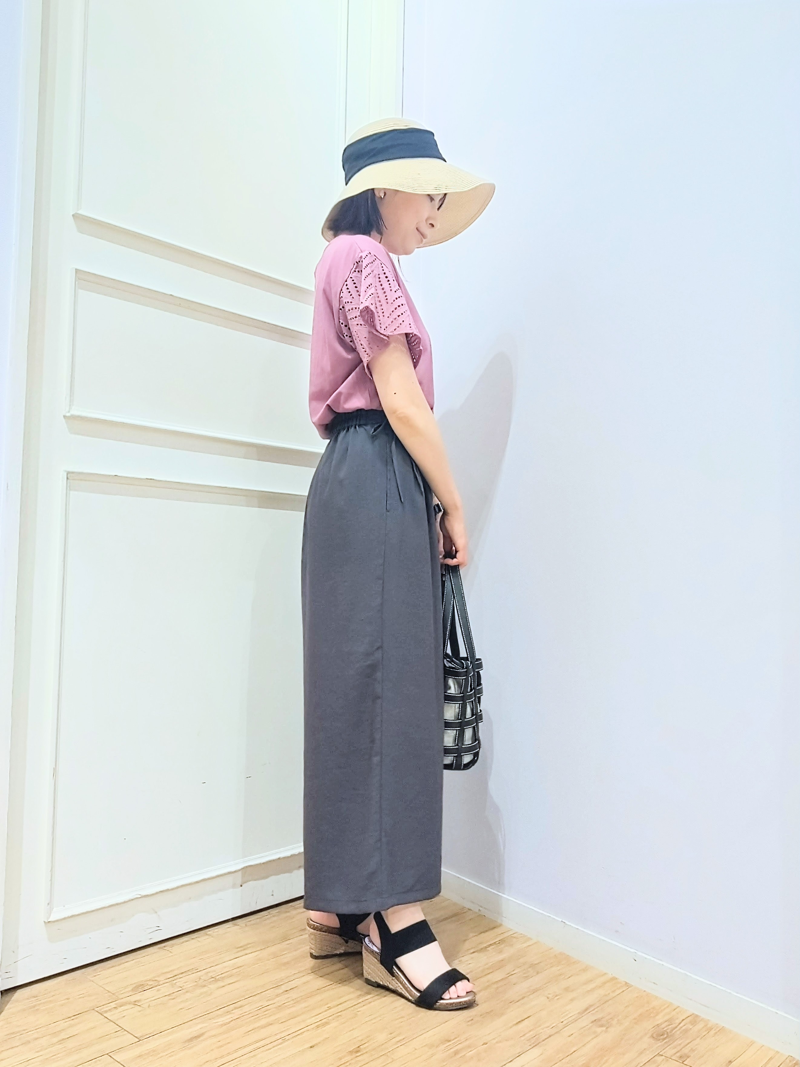 miomioさんの「SHOO･LA･RUE｜【汗じみ防止/ひんやり/S-LL】レースが華やか お袖フレアTシャツ」を使ったコーディネート