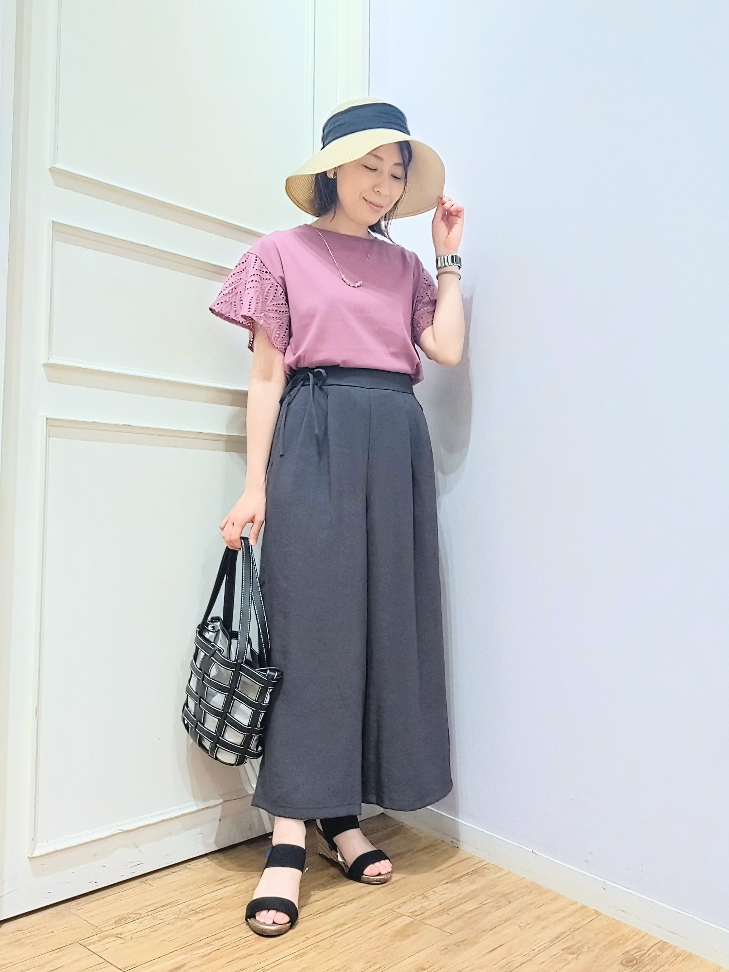 miomioさんの「SHOO･LA･RUE｜【汗じみ防止/ひんやり/S-LL】レースが華やか お袖フレアTシャツ」を使ったコーディネート