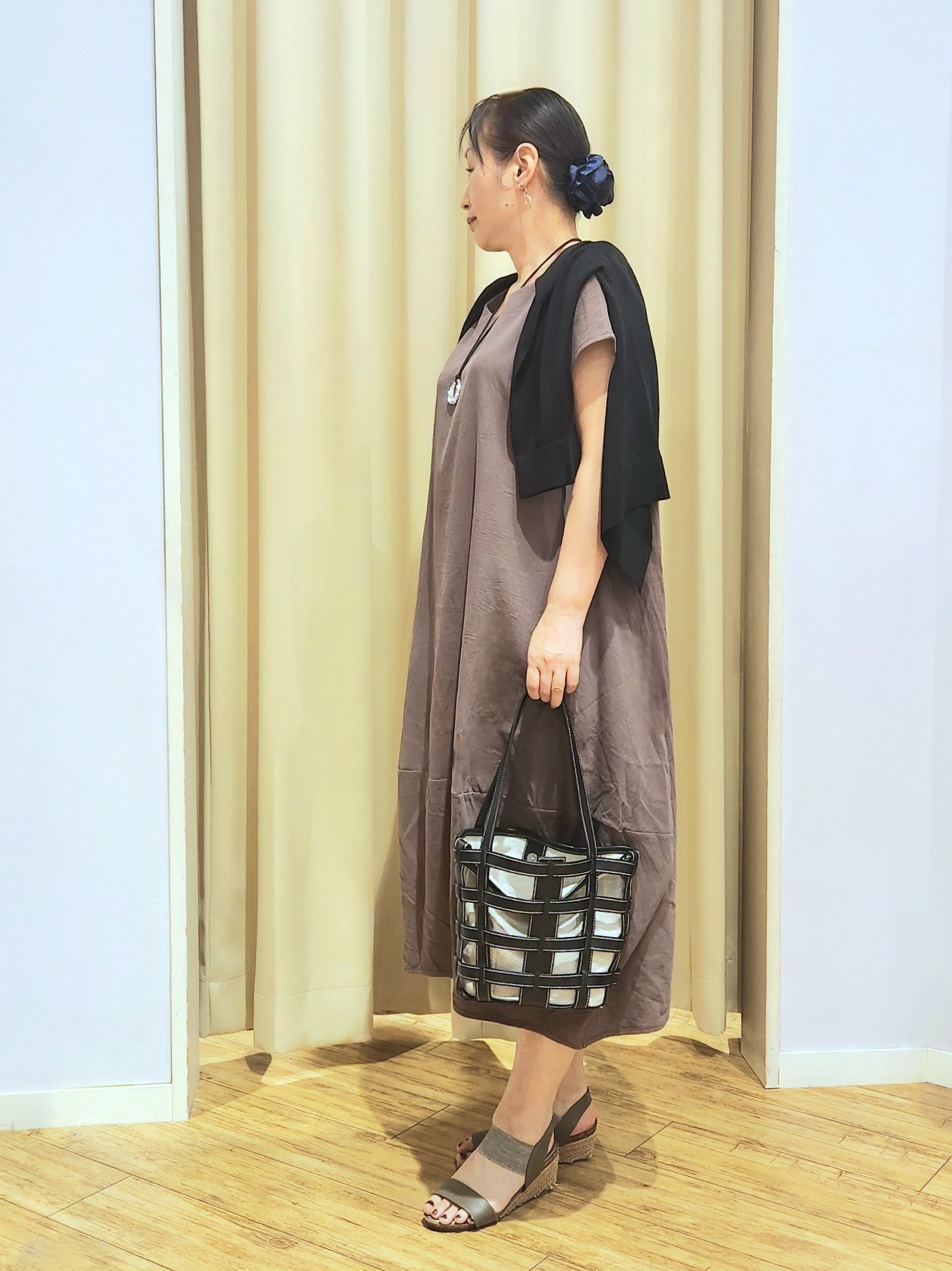 くまさんの「SHOO･LA･RUE｜【S-LL/洗濯機可/体型カバー】ふんわりラインが女性らしい コクーンワンピース」を使ったコーディネート
