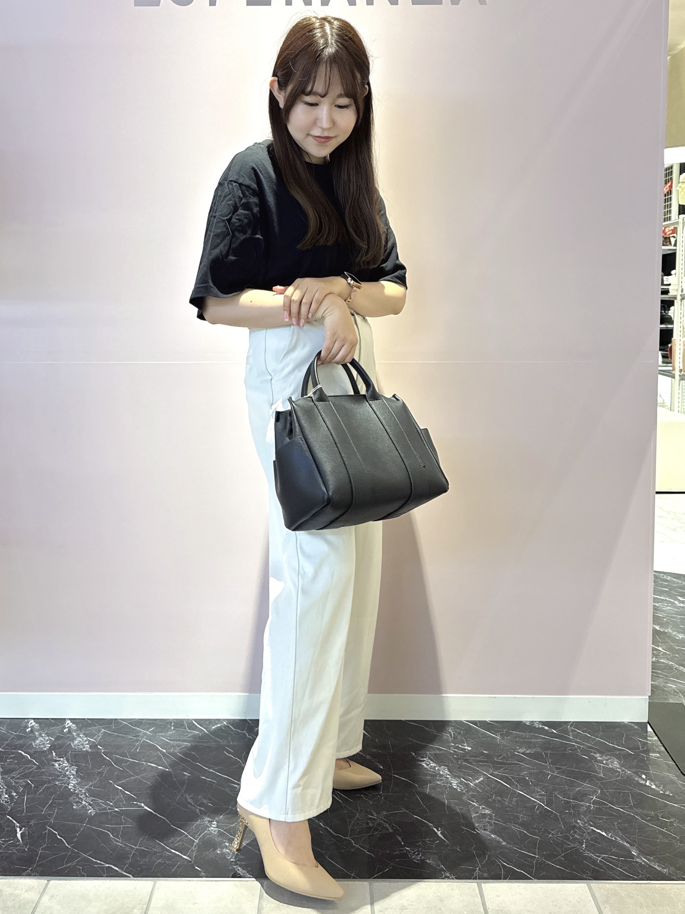 neinaさんの「ESPERANZA｜ハートカットパンプス」を使ったコーディネート