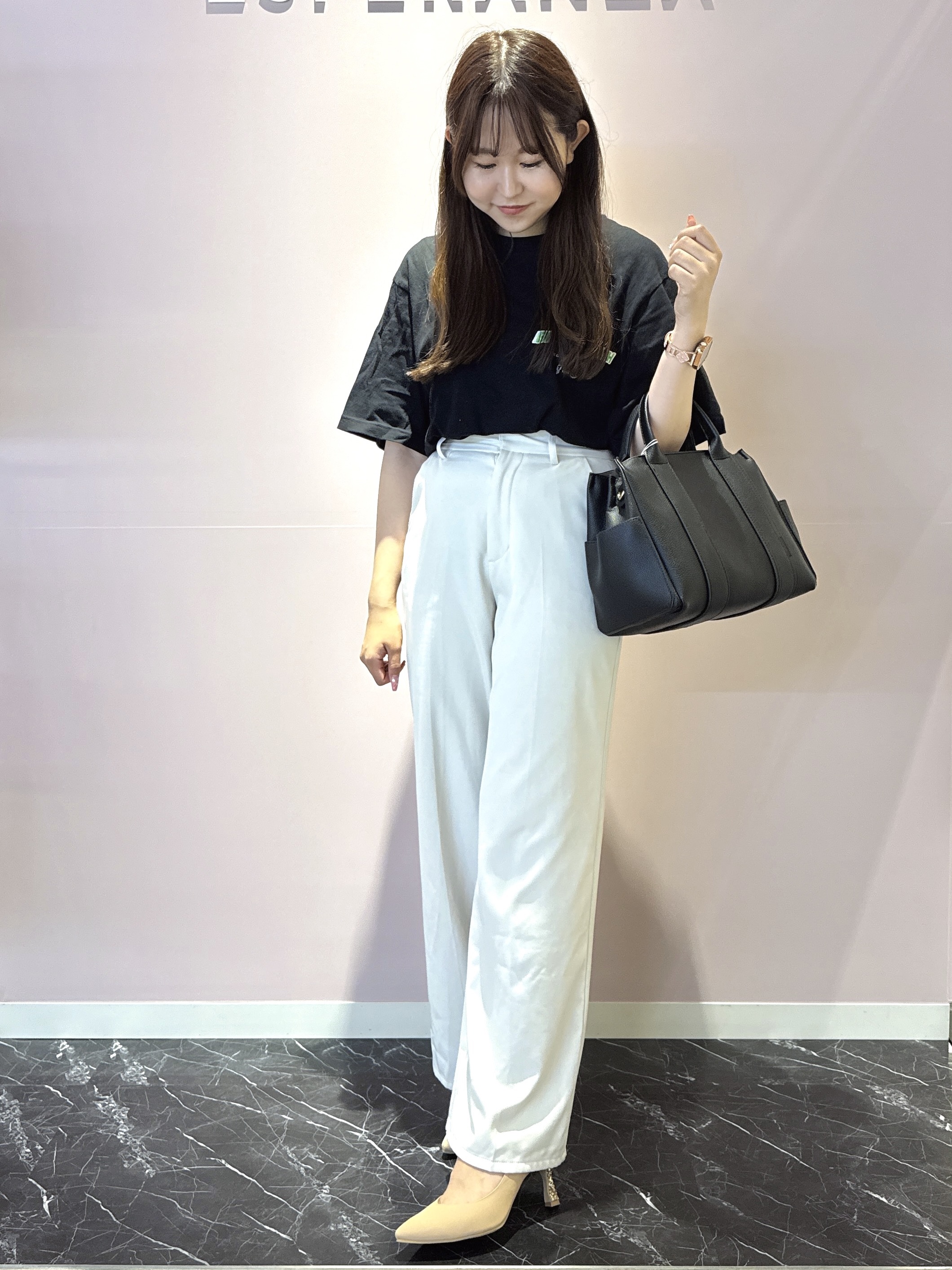 neinaさんの「ESPERANZA｜ハートカットパンプス」を使ったコーディネート