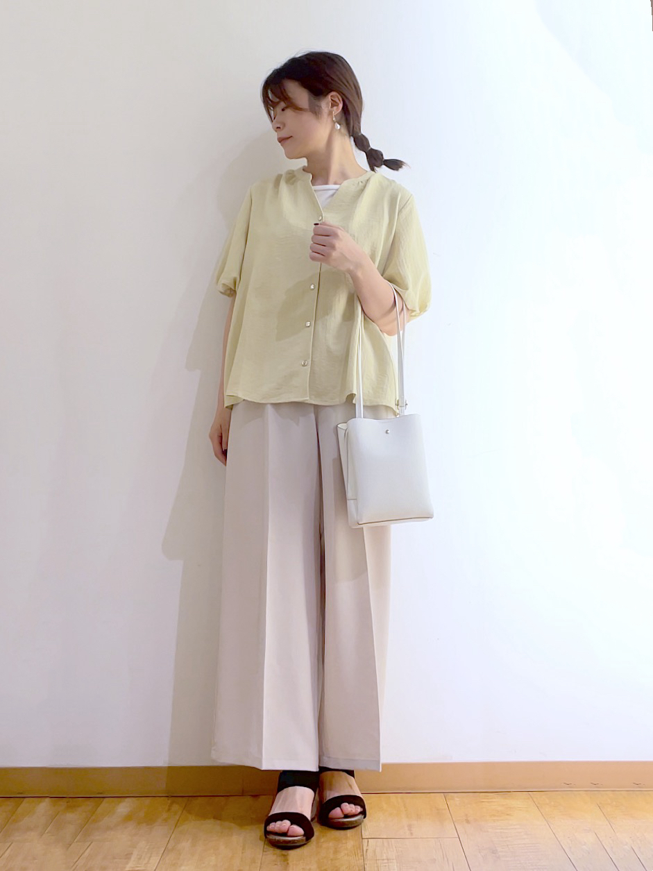 かのさんの「SHOO･LA･RUE｜【S-LL/洗濯機可】バルーンスリーブ　キーネックブラウス」を使ったコーディネート