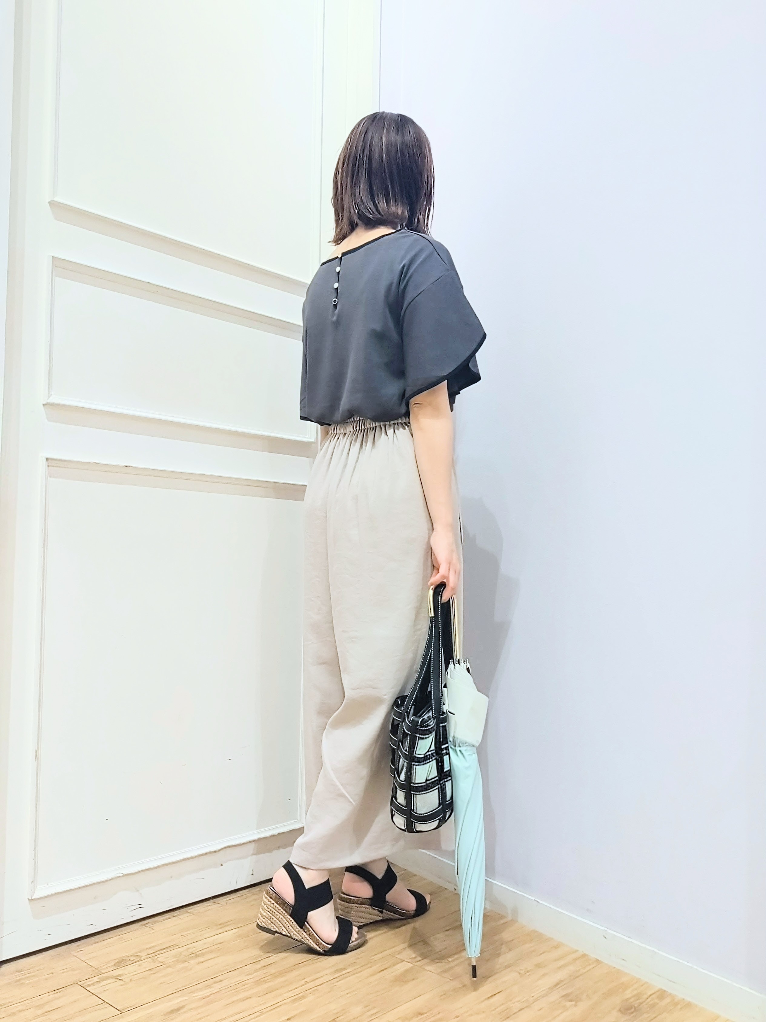 miomioさんの「SHOO･LA･RUE｜【ひんやり/洗濯機可/S-LL】配色パイピング フレアスリーブトップス」を使ったコーディネート