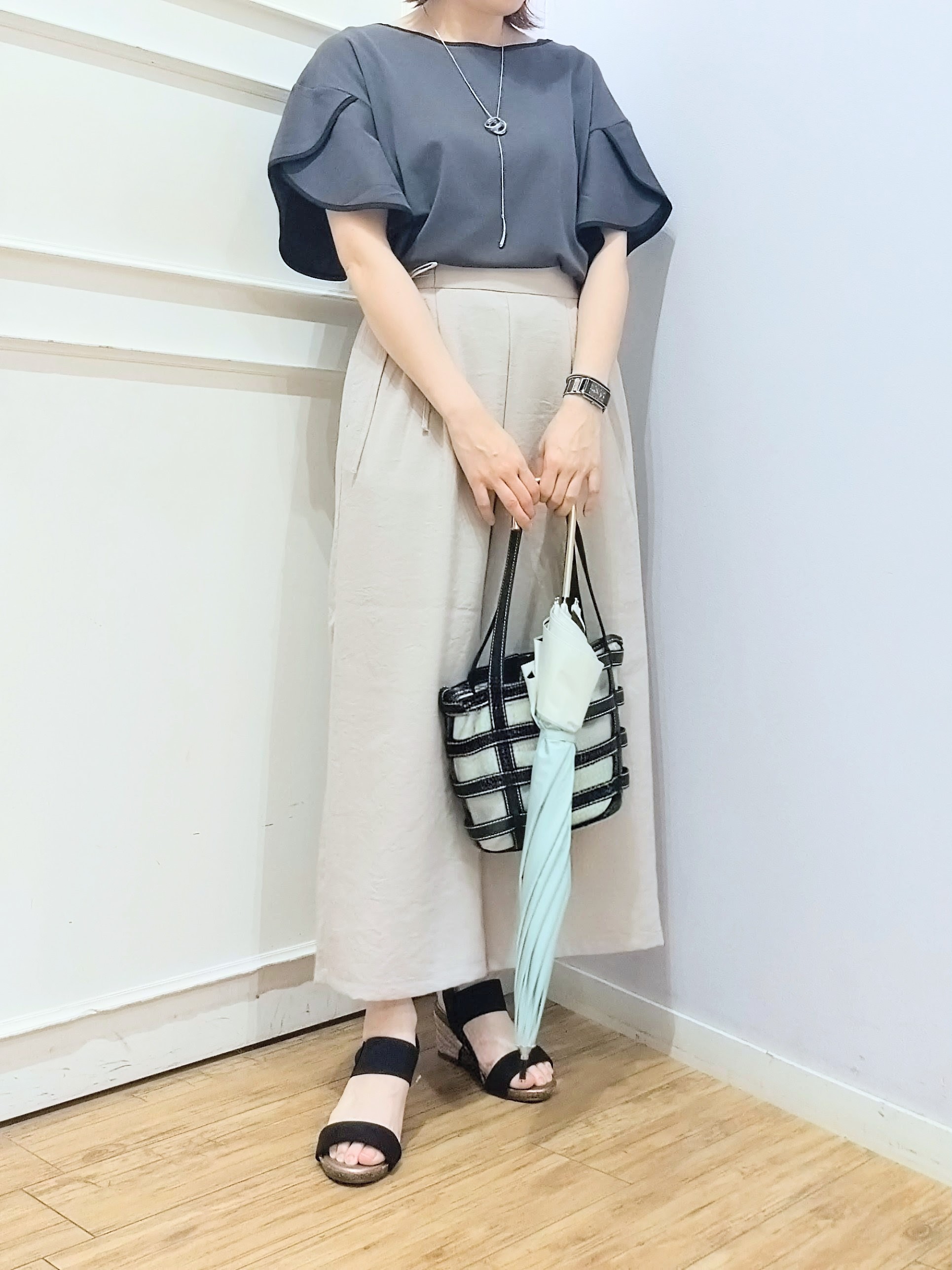 miomioさんの「SHOO･LA･RUE｜【ひんやり/洗濯機可/S-LL】配色パイピング フレアスリーブトップス」を使ったコーディネート
