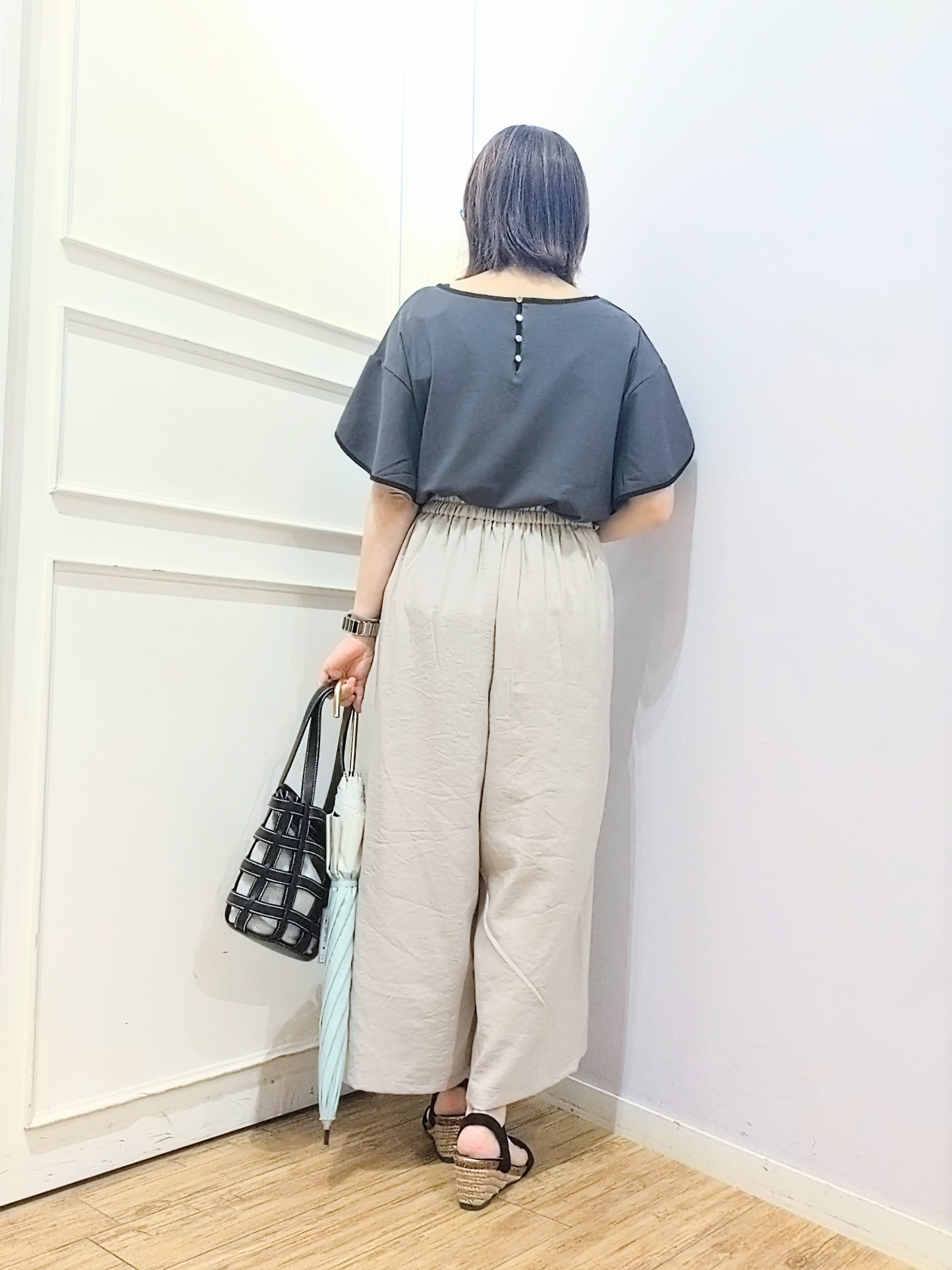 miomioさんの「SHOO･LA･RUE｜【ひんやり/洗濯機可/S-LL】配色パイピング フレアスリーブトップス」を使ったコーディネート