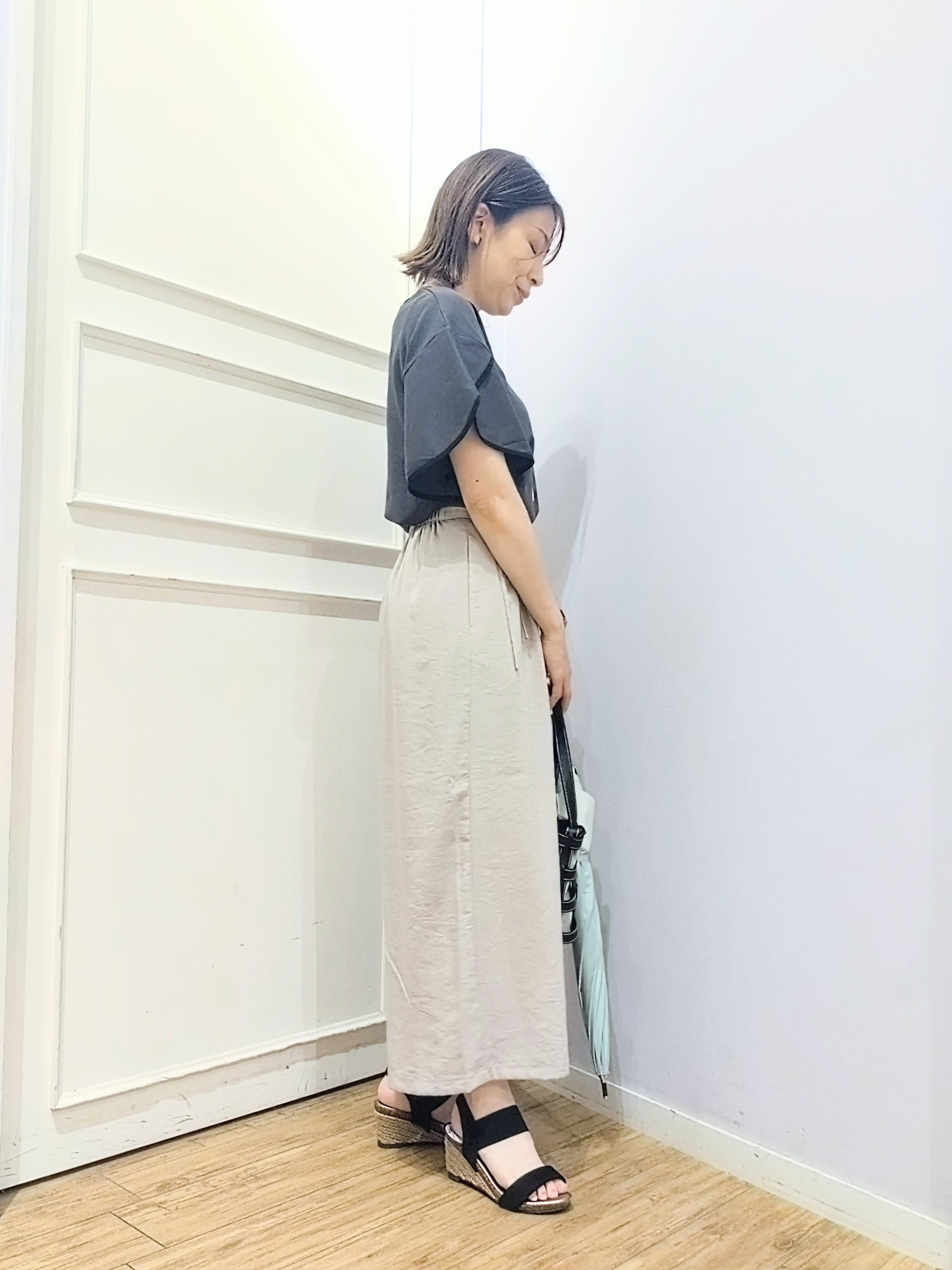 miomioさんの「SHOO･LA･RUE｜【ひんやり/洗濯機可/S-LL】配色パイピング フレアスリーブトップス」を使ったコーディネート