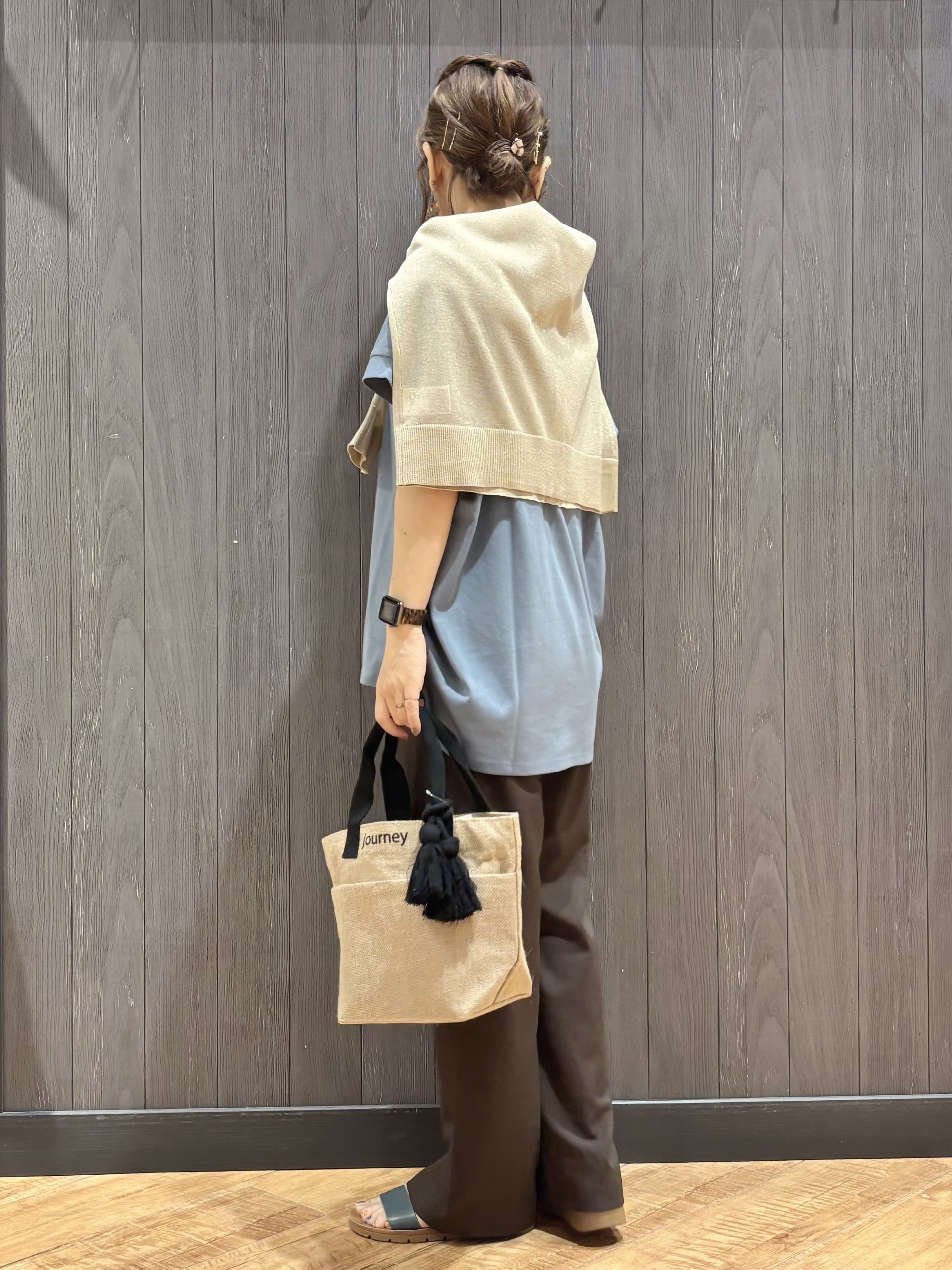 meiさんの「SHOO･LA･RUE｜【汗じみ防止/ひんやり/S-LL】インせず着られる 刺繍ロゴTシャツ」を使ったコーディネート