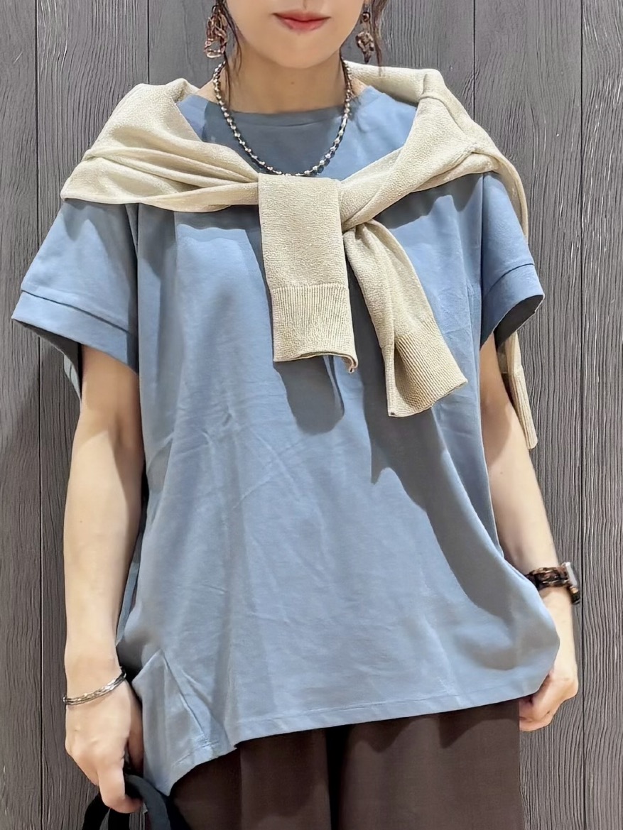 meiさんの「SHOO･LA･RUE｜【汗じみ防止/ひんやり/S-LL】インせず着られる 刺繍ロゴTシャツ」を使ったコーディネート