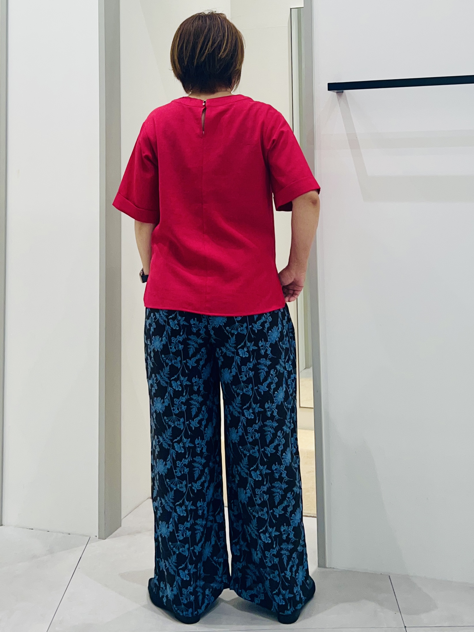 Naruさんの「THE SHOP TK｜【M-XL/二の腕カバー】さらり麻調メッシュ5分袖ブラウス」を使ったコーディネート