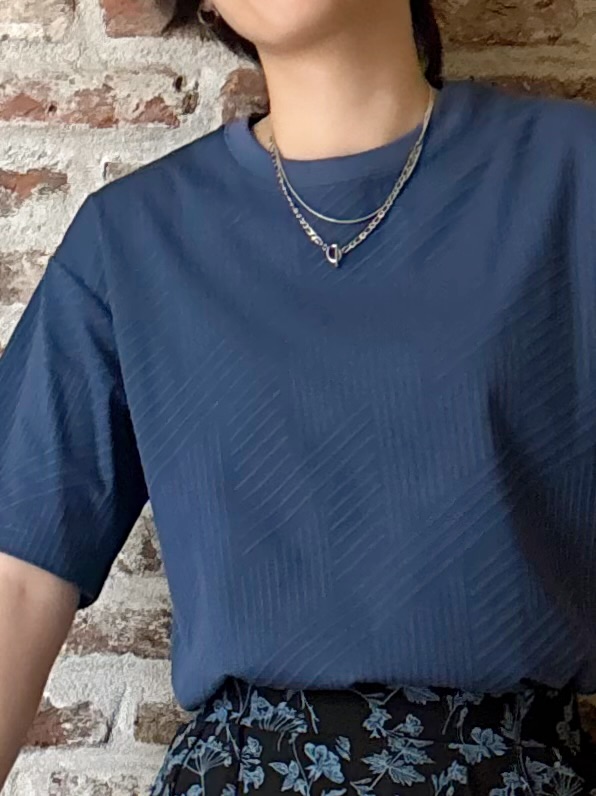 しばさんの「THE SHOP TK｜【無地だと少し物足りないという方へ】ジオメトリック柄 半袖Tシャツ 洗濯機OK」を使ったコーディネート