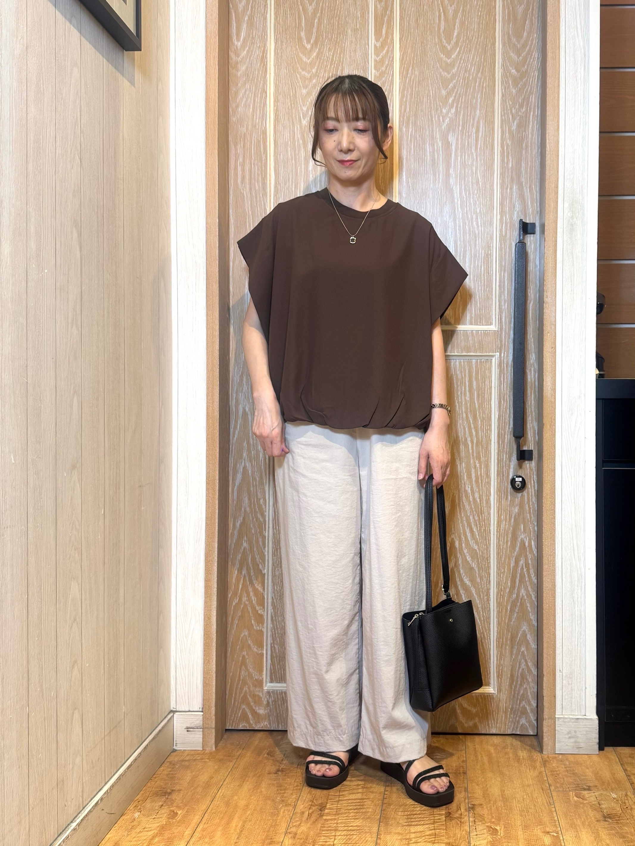 KAORIさんの「SHOO･LA･RUE｜【洗濯機可/体型カバー】インせずこなれる ふんわり裾バルーントップス」を使ったコーディネート