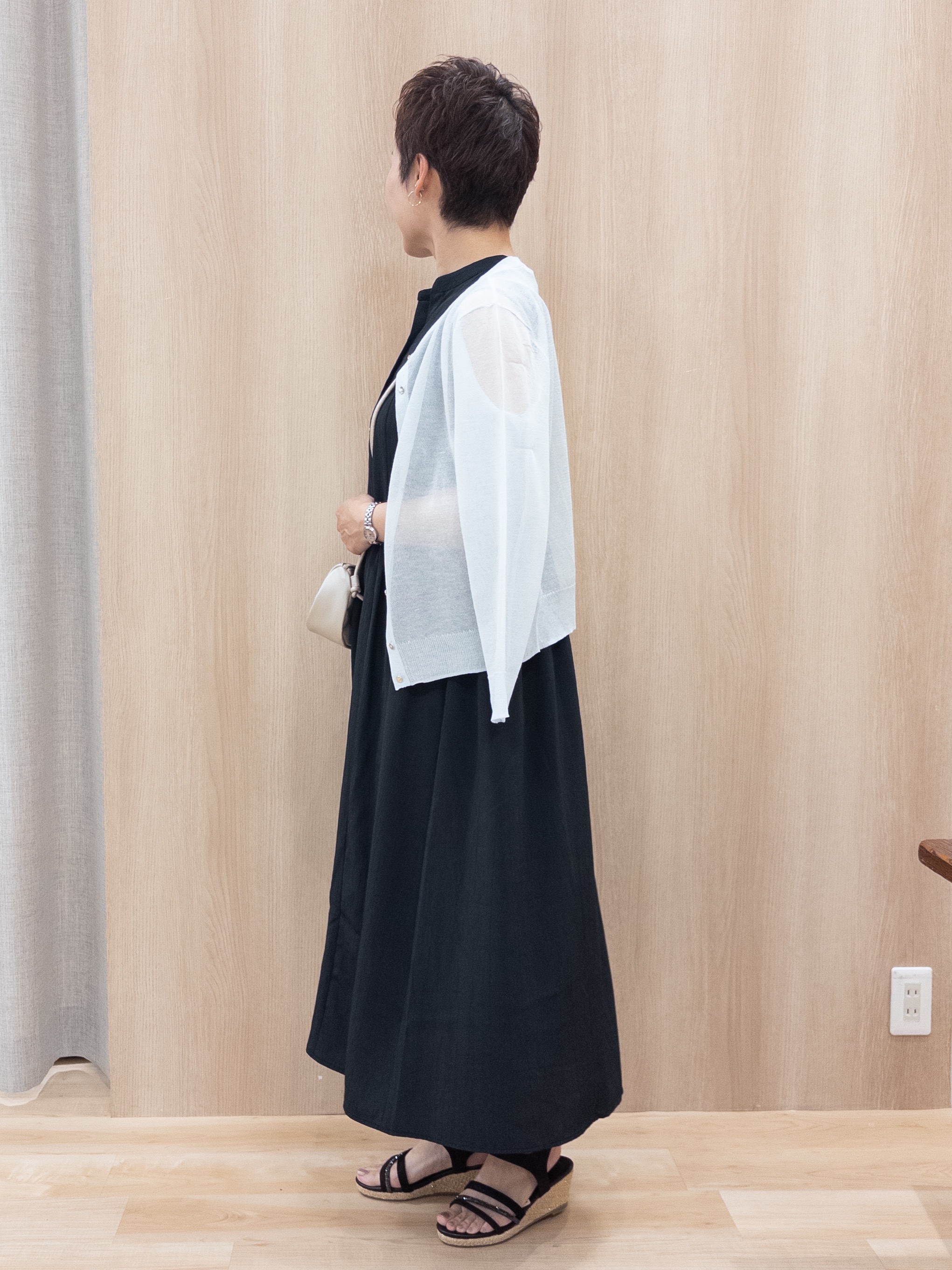 シュウコさんの「grove｜【低身長さんも選べる着丈・洗濯機◎】テントラインワンピース」を使ったコーディネート
