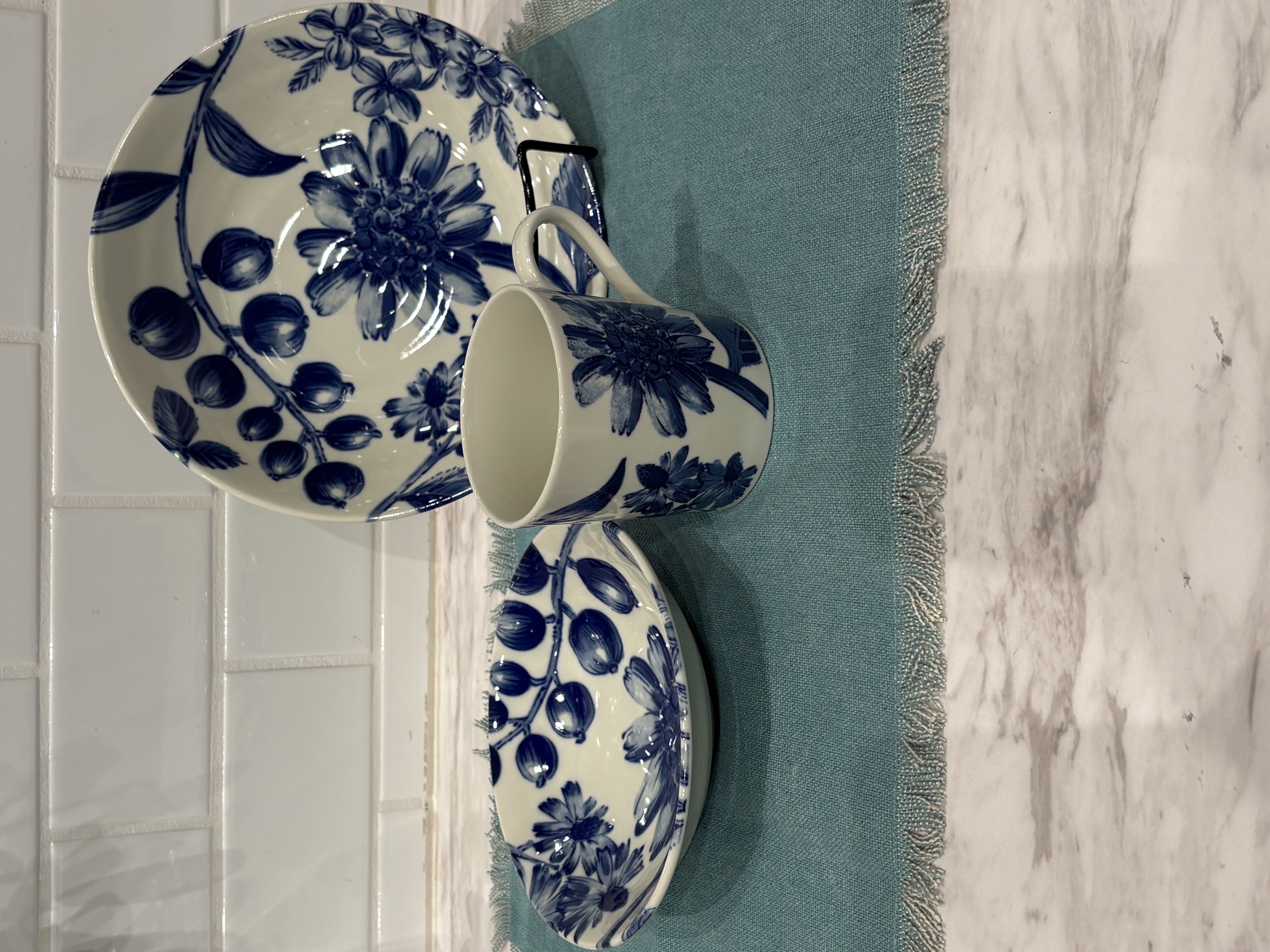 YUKOさんの「212 KITCHEN STORE｜ボタニカル ボウル ストロベリー」を使ったコーディネート