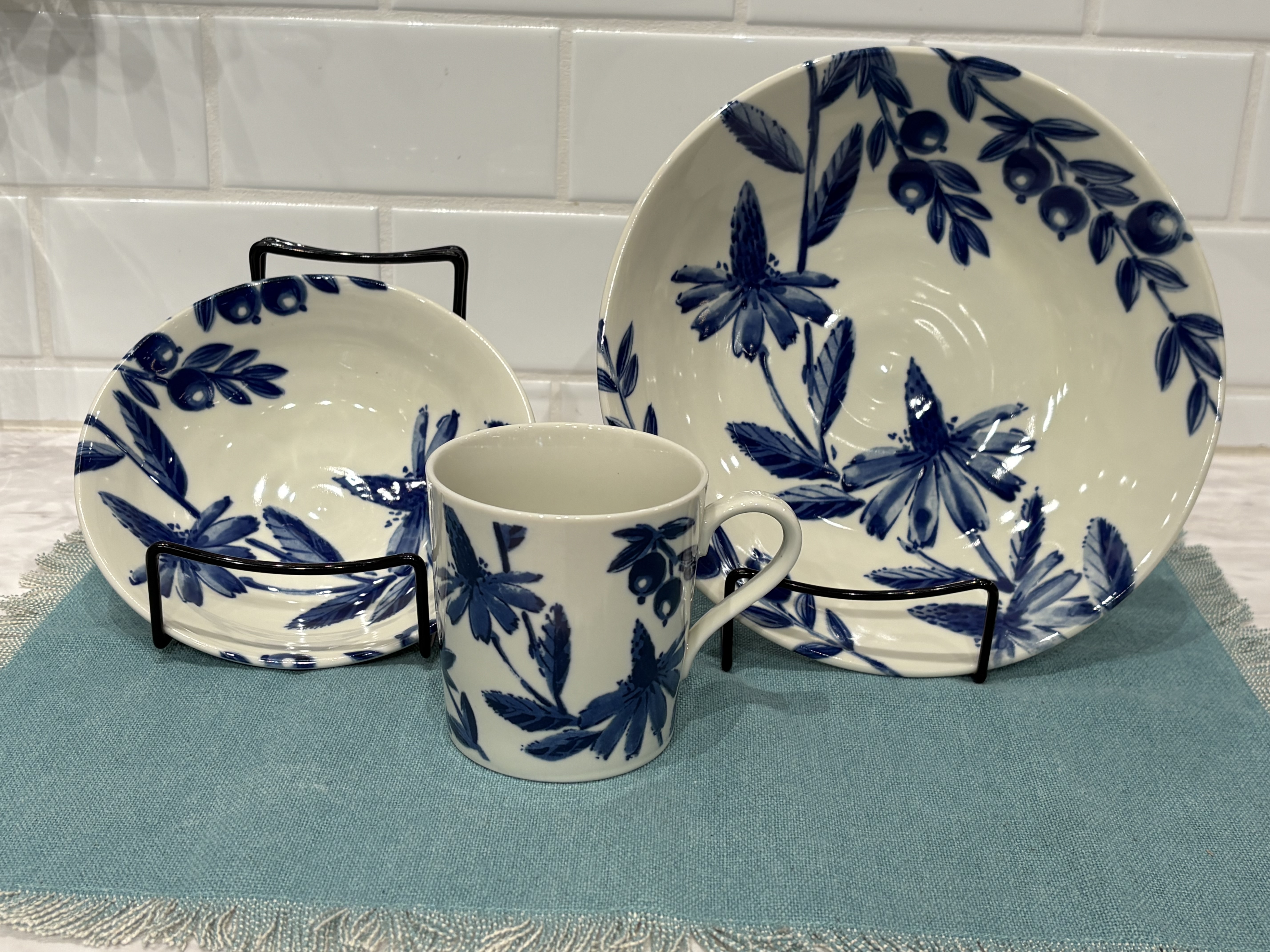 YUKOさんの「212 KITCHEN STORE｜ボタニカル ボウル ストロベリー」を使ったコーディネート